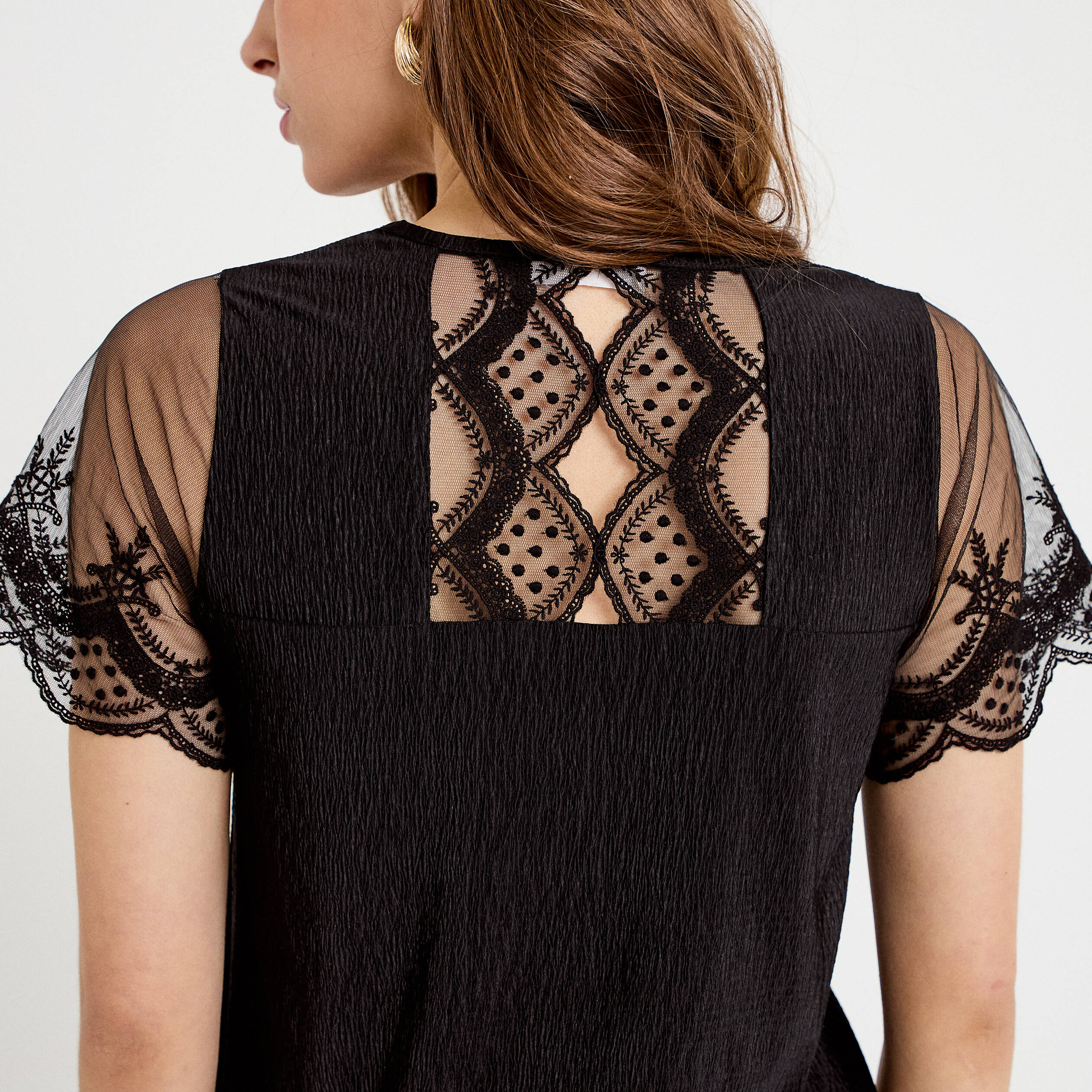 Blouse col v manches courtes dentelle noir femme