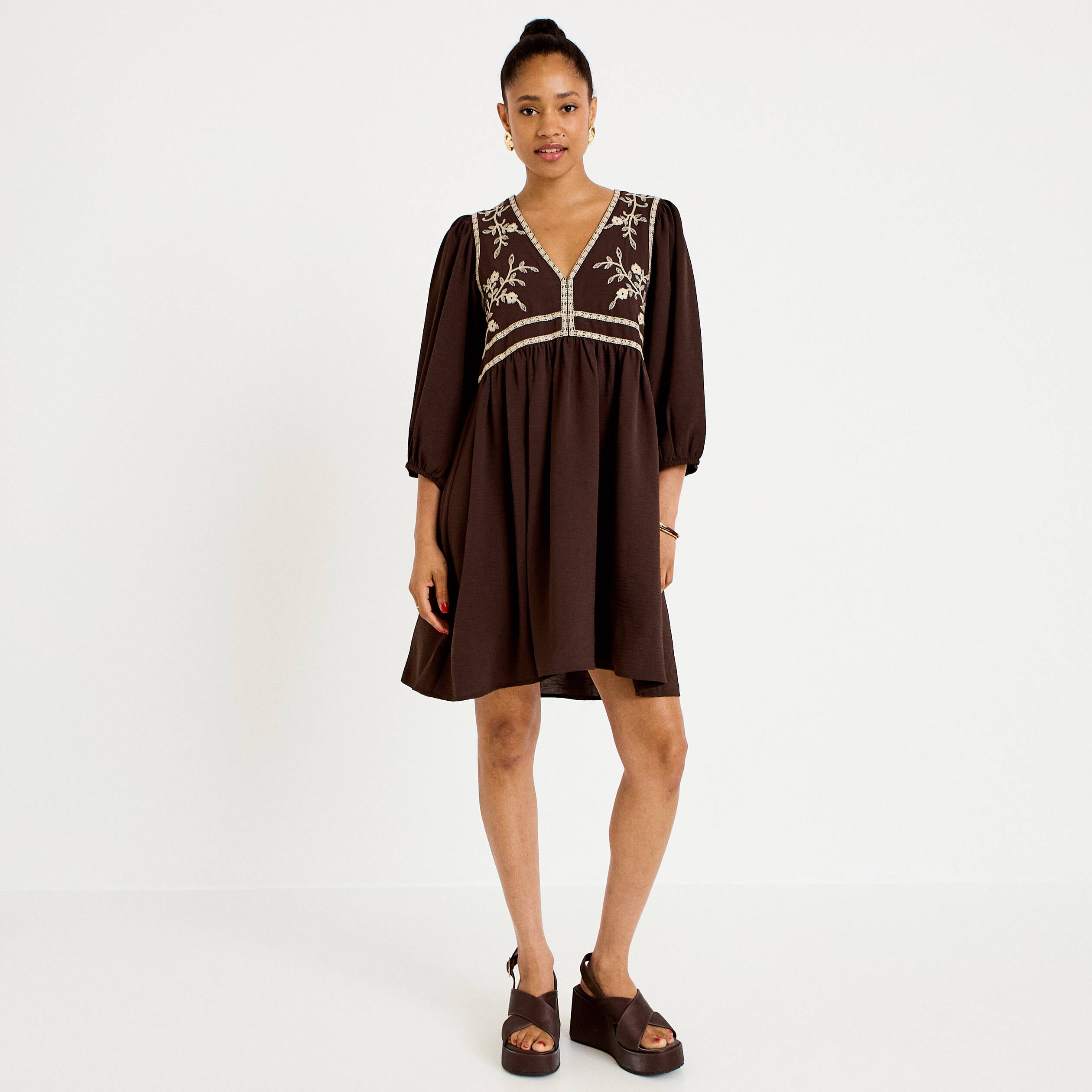 Robe droite courte col v manches 3/4 marron fonc&eacute; femme