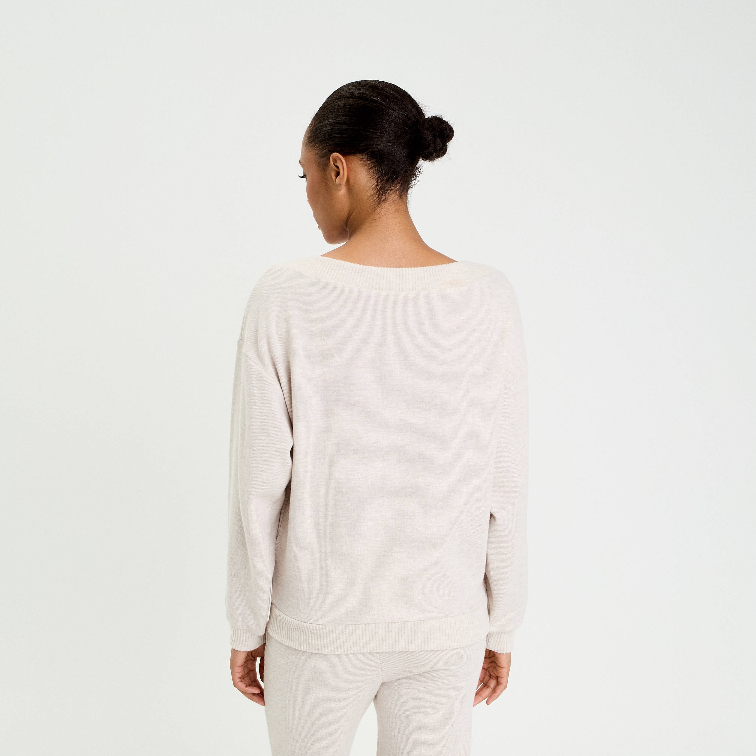 Sweat duveteux col rond manches longues sable femme