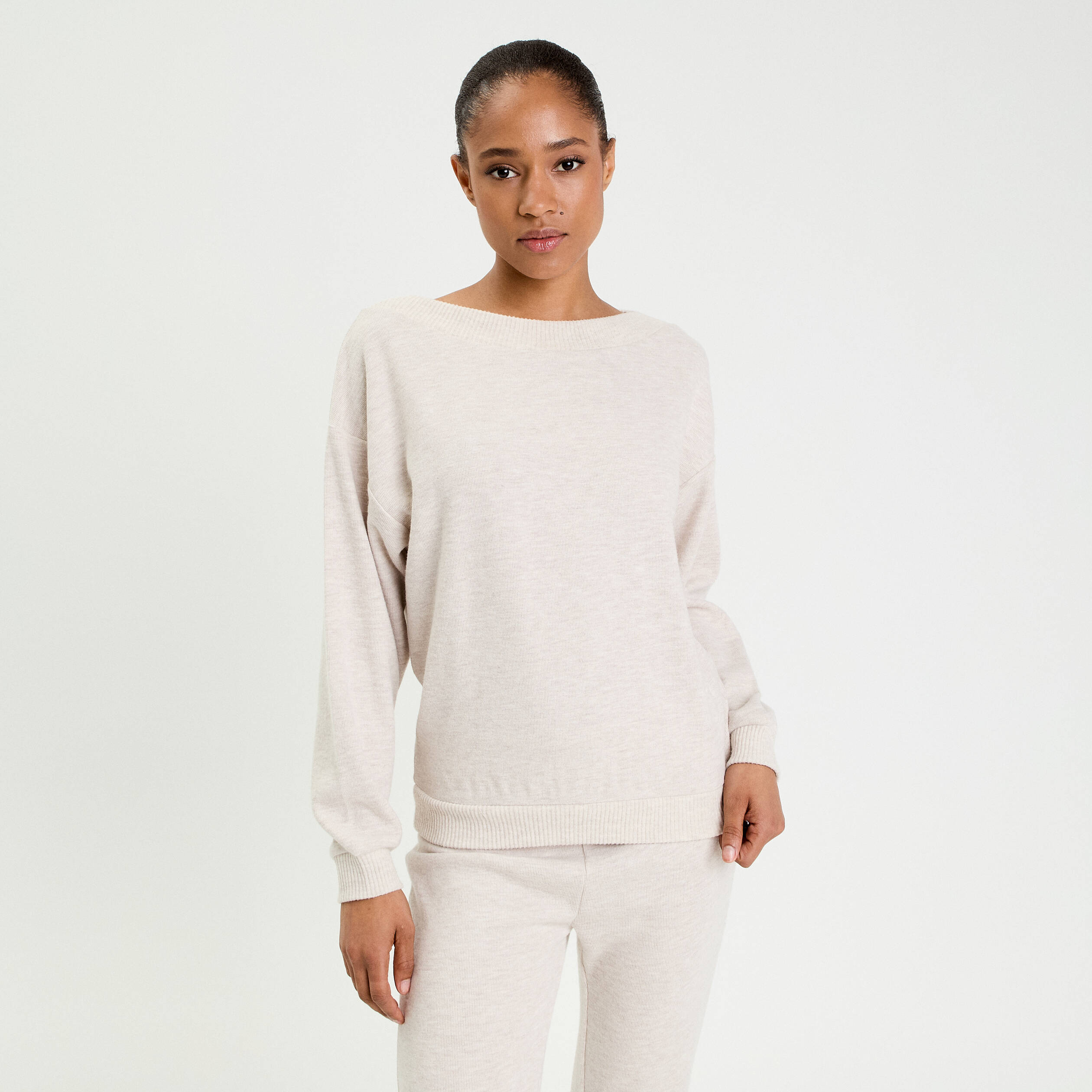 Sweat duveteux col rond manches longues sable femme