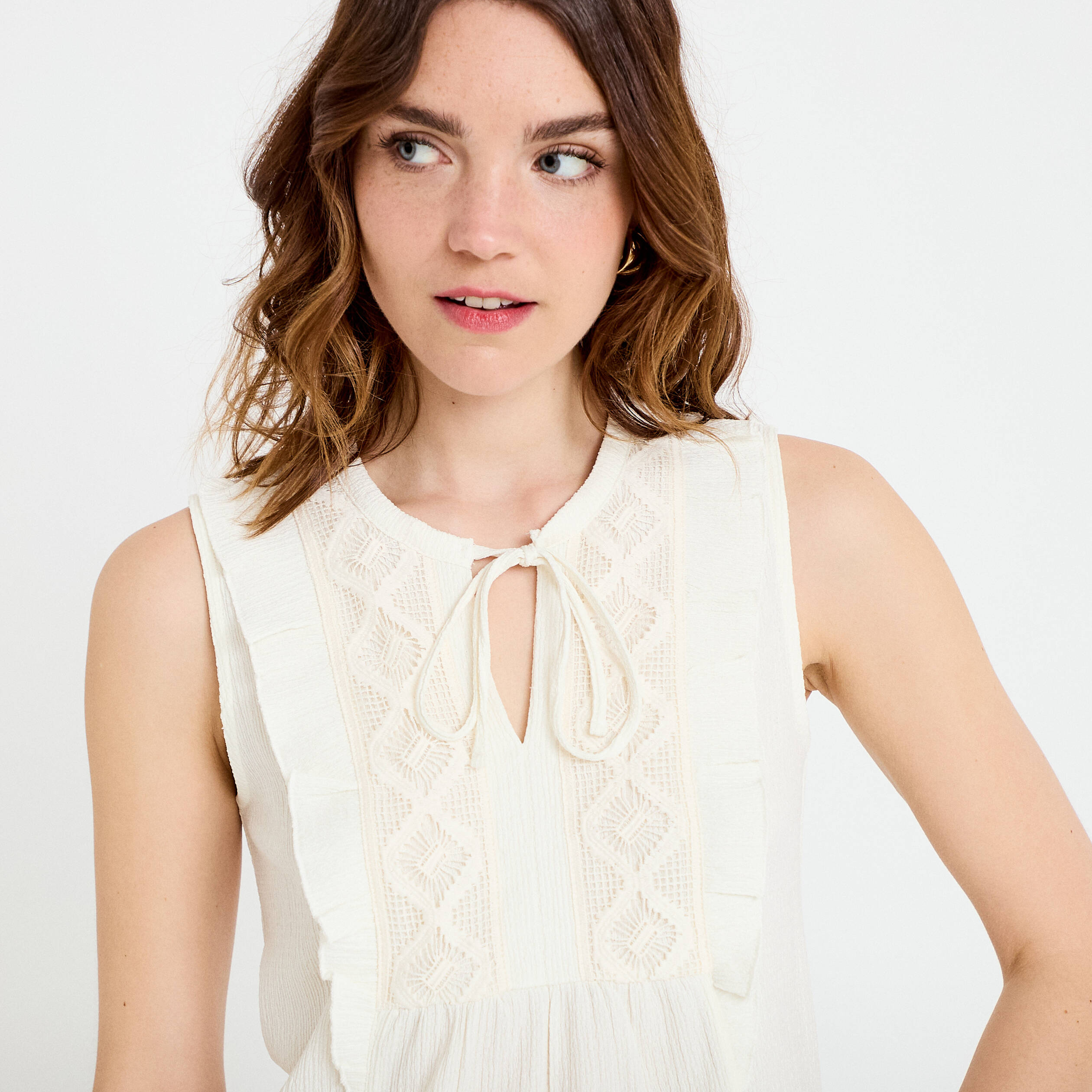 Top sans manches col v ecru femme