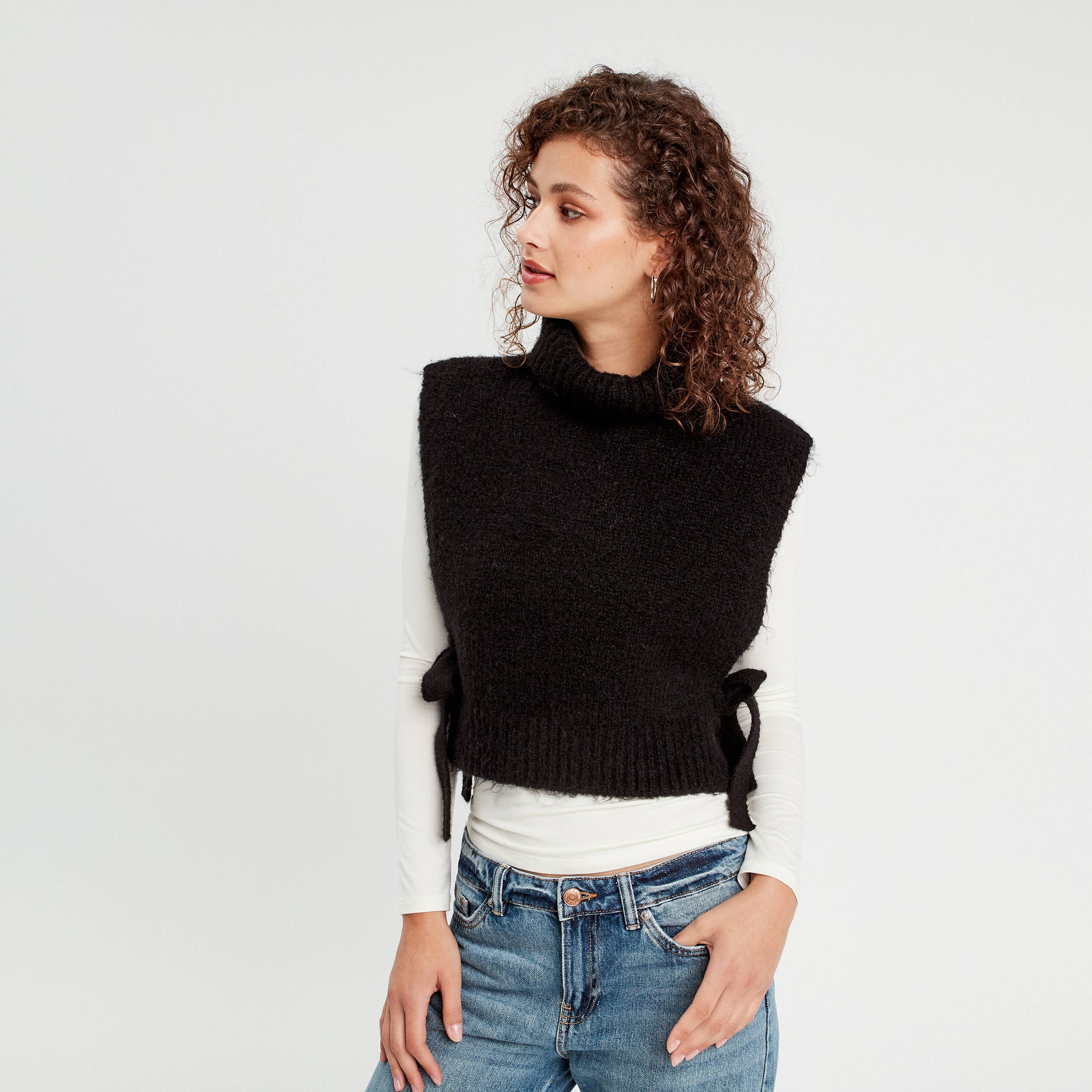 Pull sans manches col roul&eacute; noir femme
