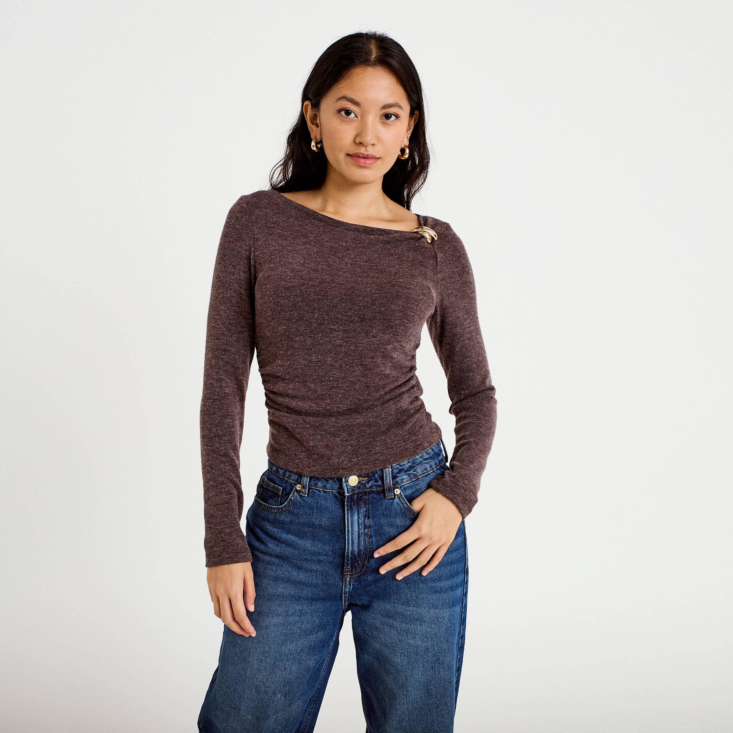 Top cintr&eacute; col bateau manches longues marron fonc&eacute; femme
