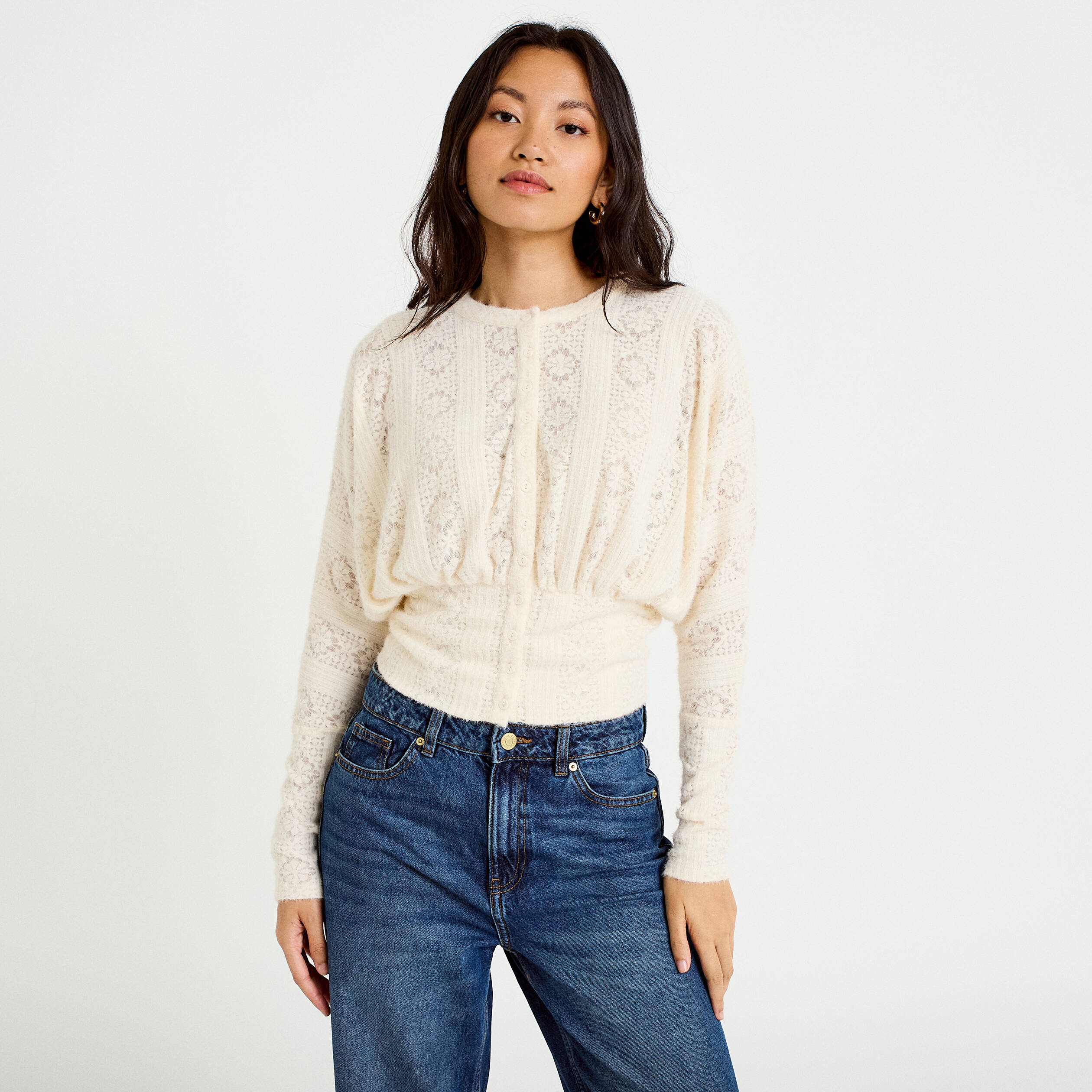Gilet cintr&eacute; dentelle col rond ivoire femme