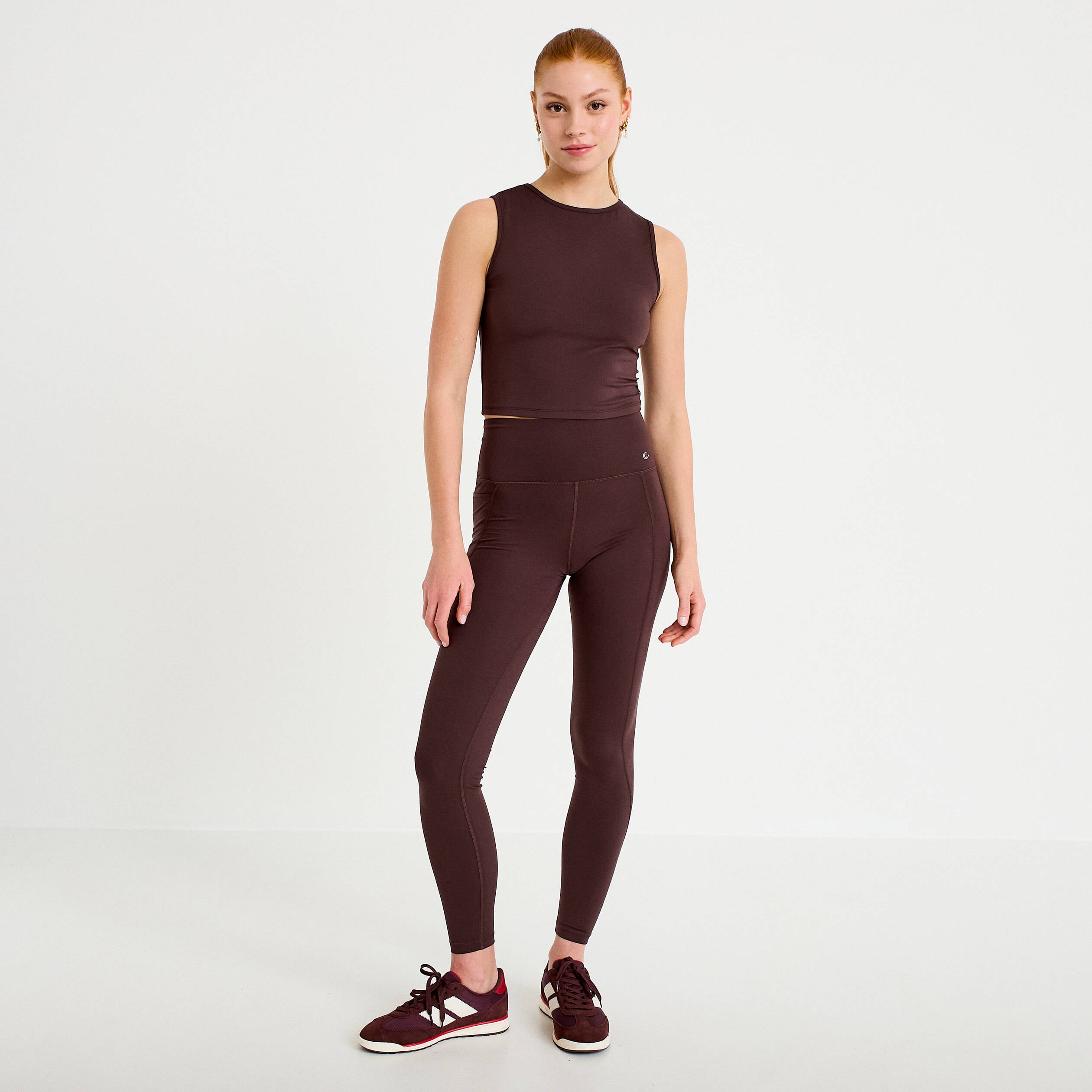 D&eacute;bardeur col rond marron fonc&eacute; femme