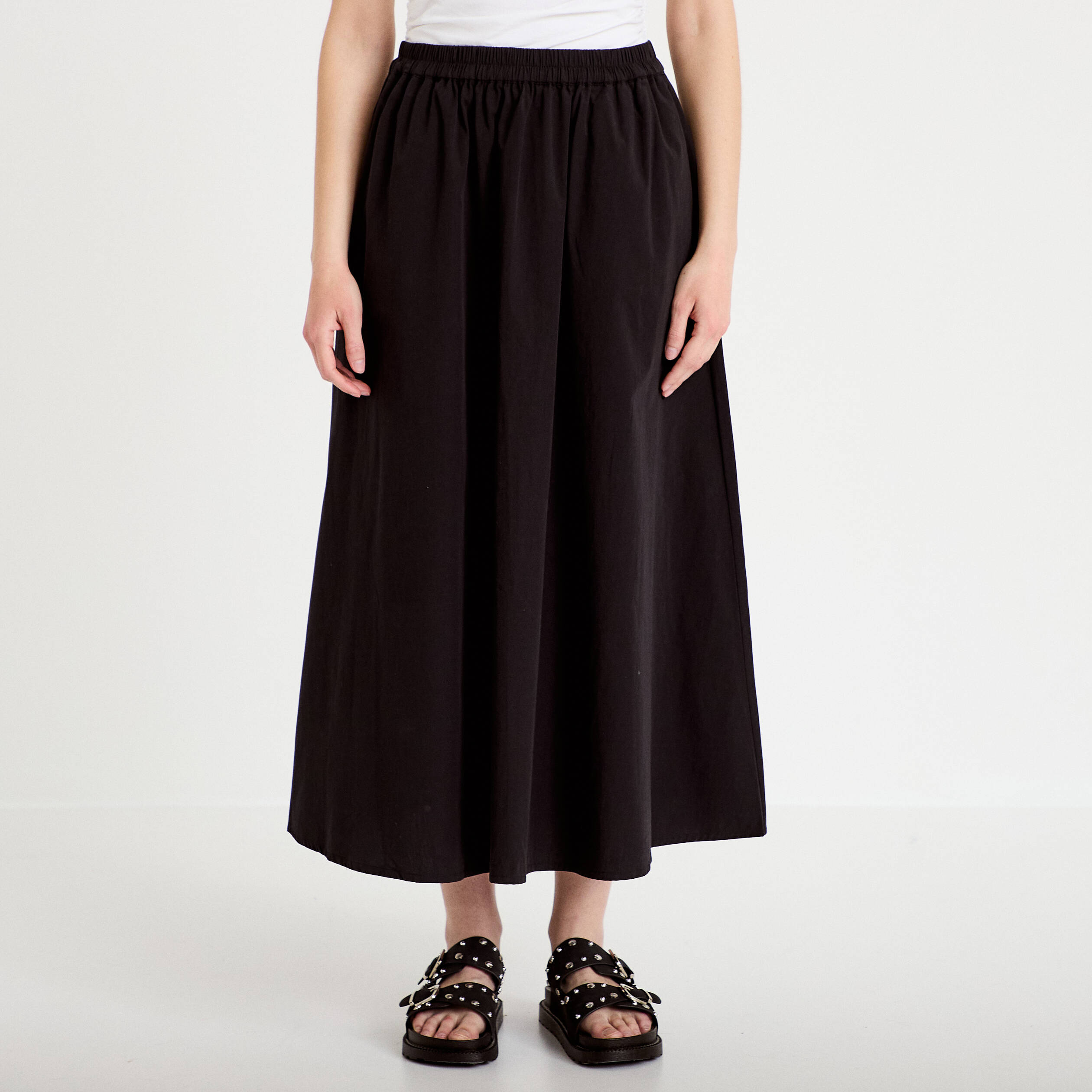 Jupon &eacute;vas&eacute; long noir femme