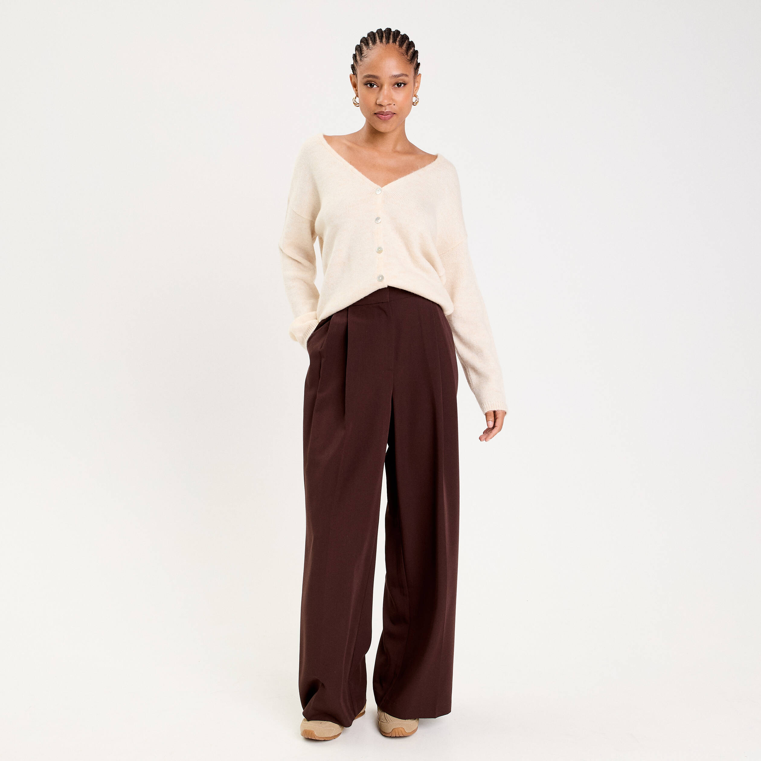 Gilet boutonn&eacute; avec col en V sable femme