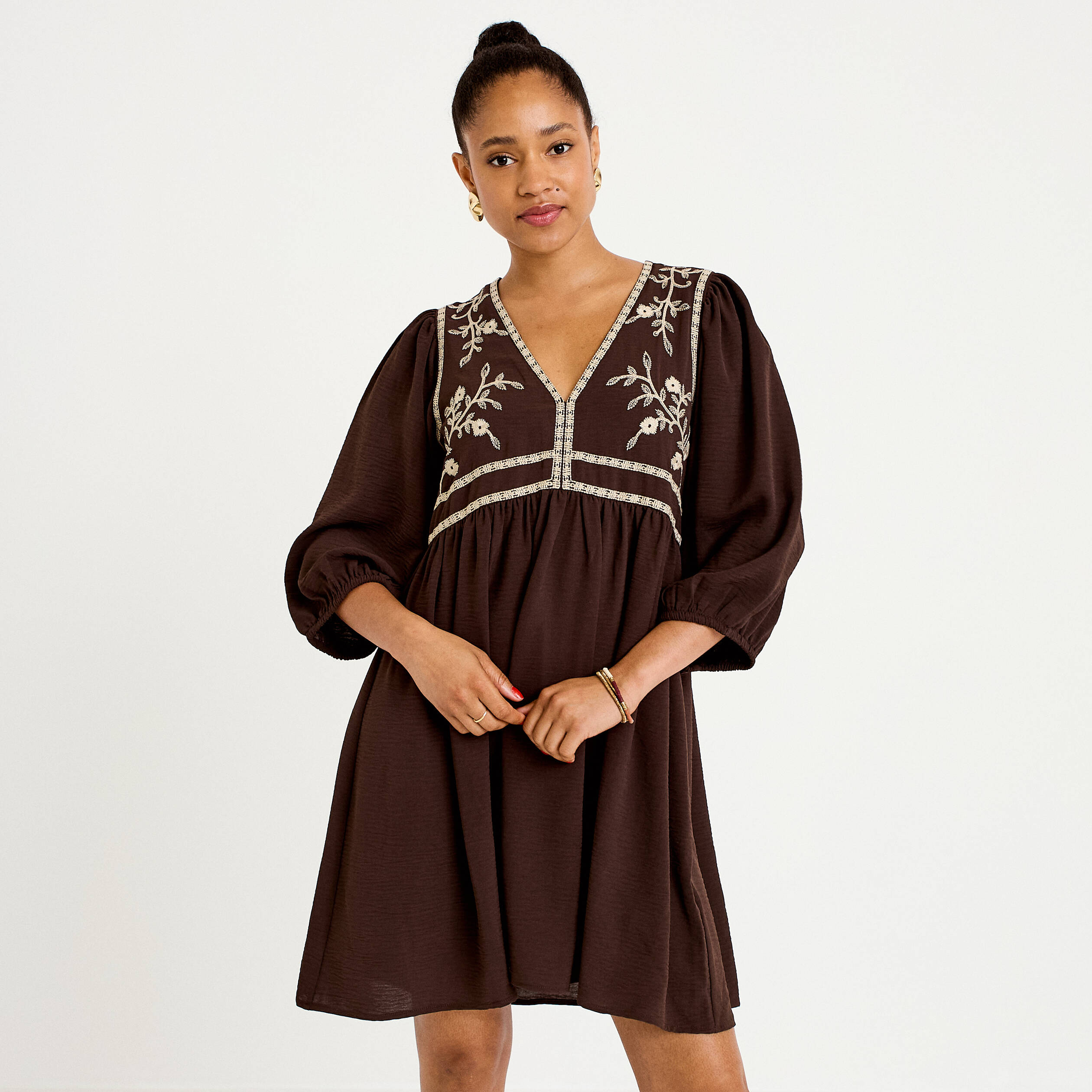 Robe droite courte col v manches 3/4 marron fonc&eacute; femme