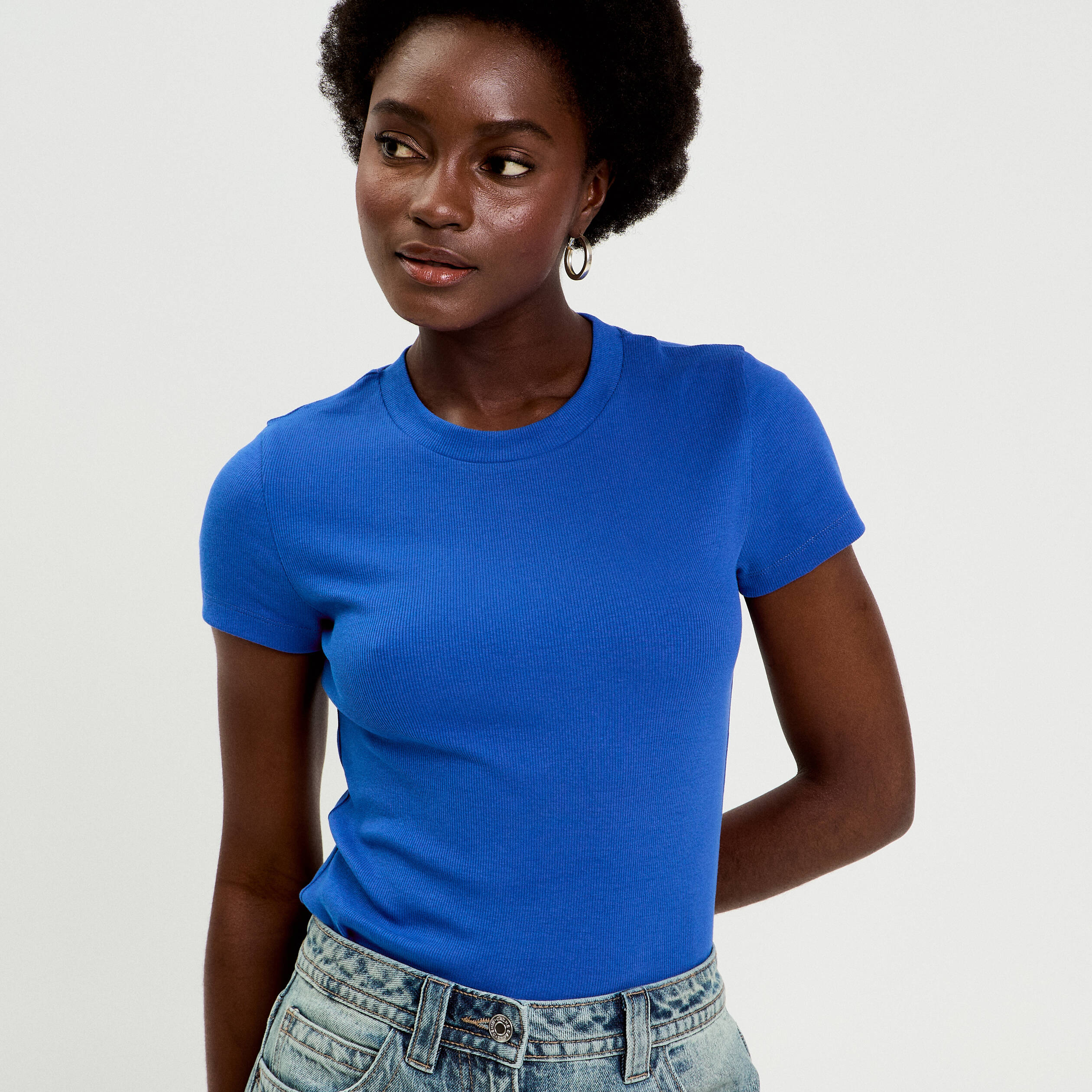 T-shirt c&ocirc;tel&eacute; ajust&eacute; manches courtes bleu electrique femme