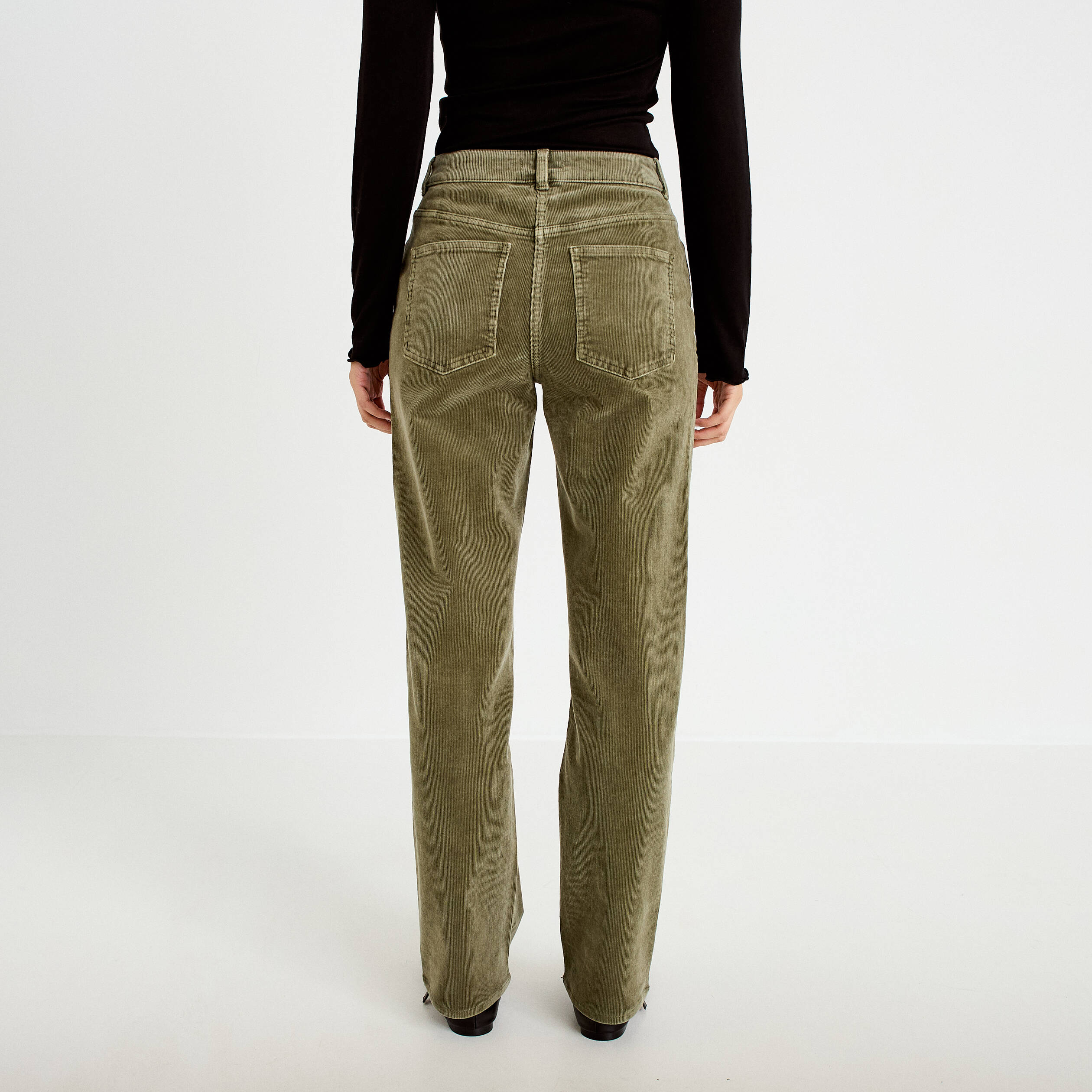 Pantalon droit en velours vert kaki femme