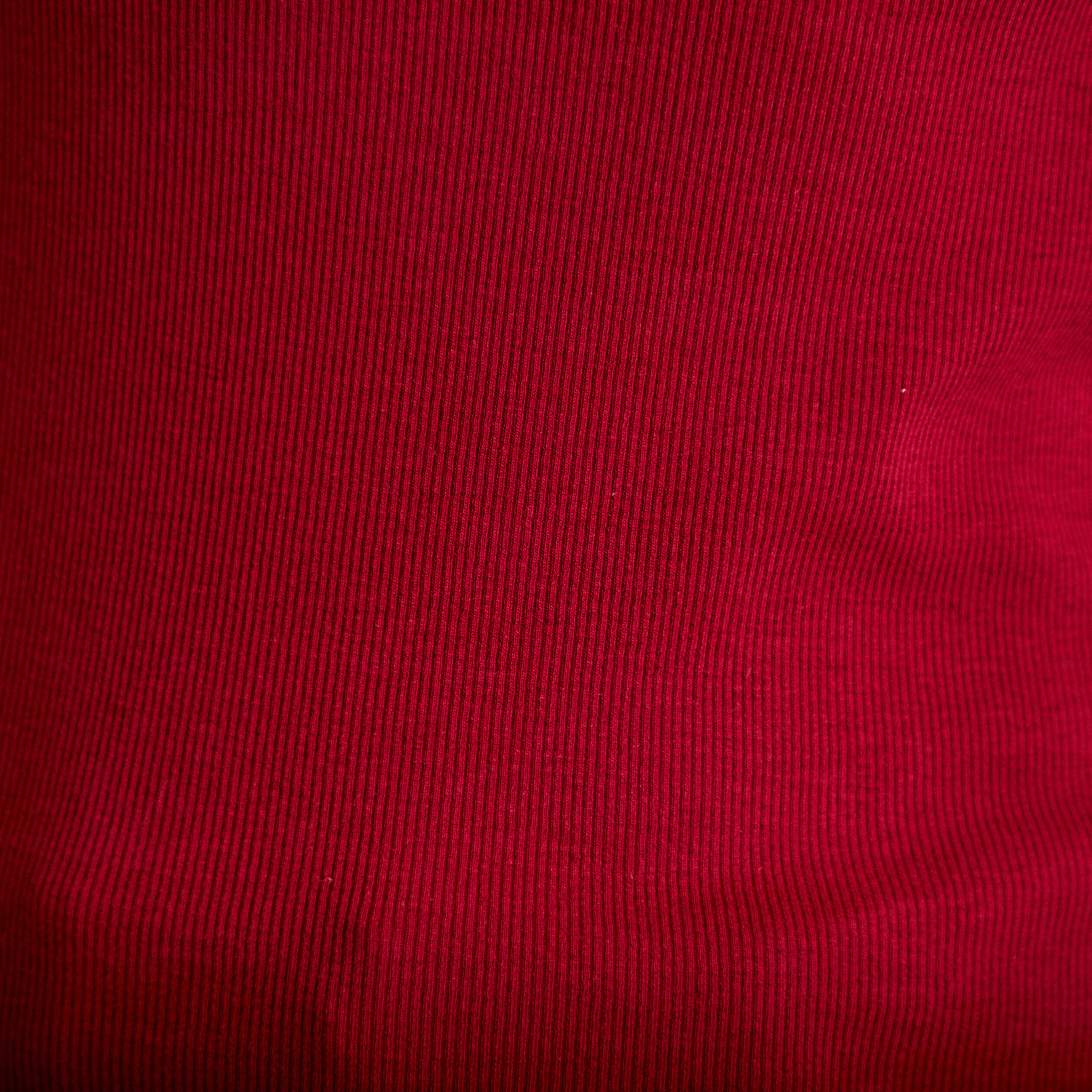 T-shirt c&ocirc;tel&eacute; ajust&eacute; manches courtes rouge femme