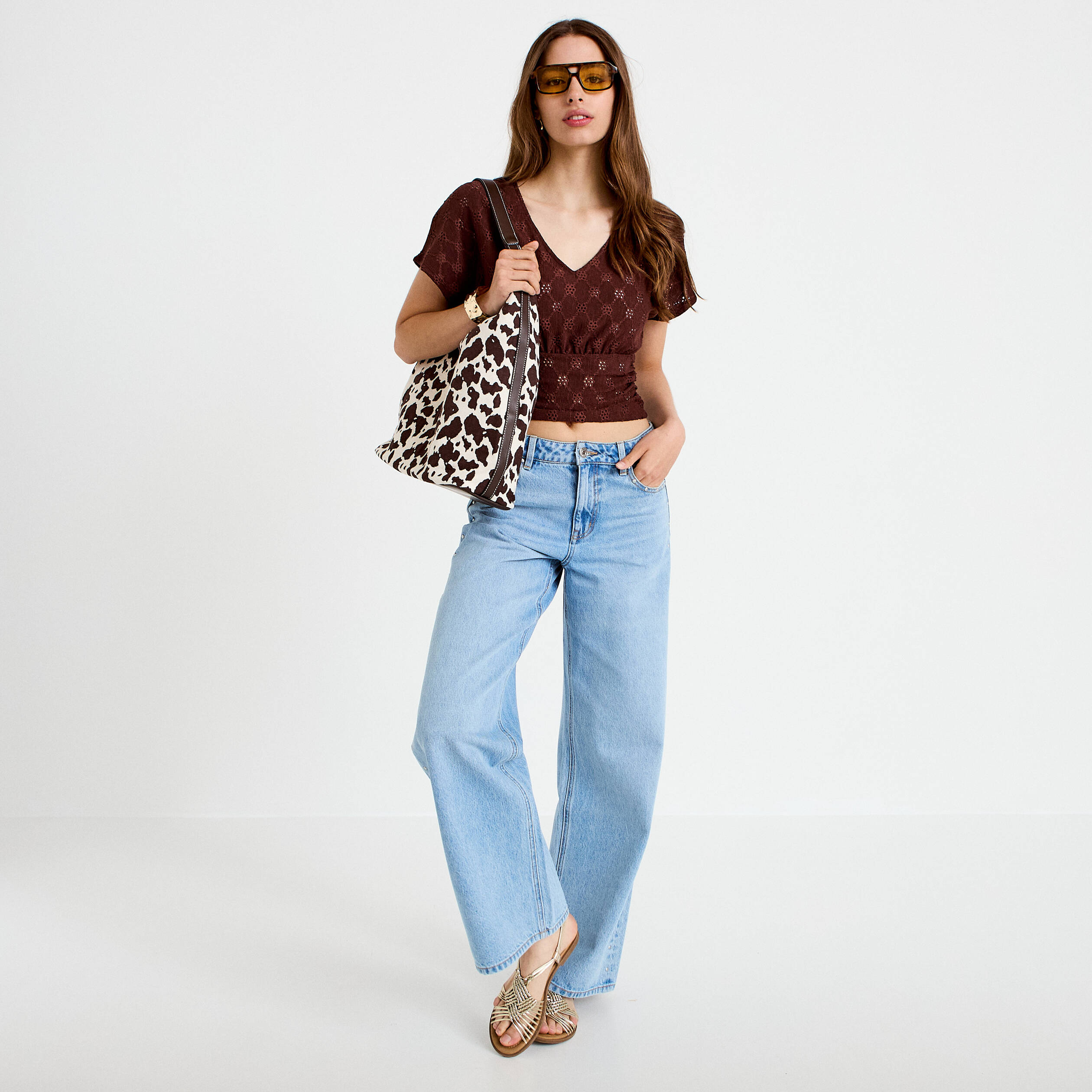 T-shirt ajour&eacute; col v manches courtes marron femme