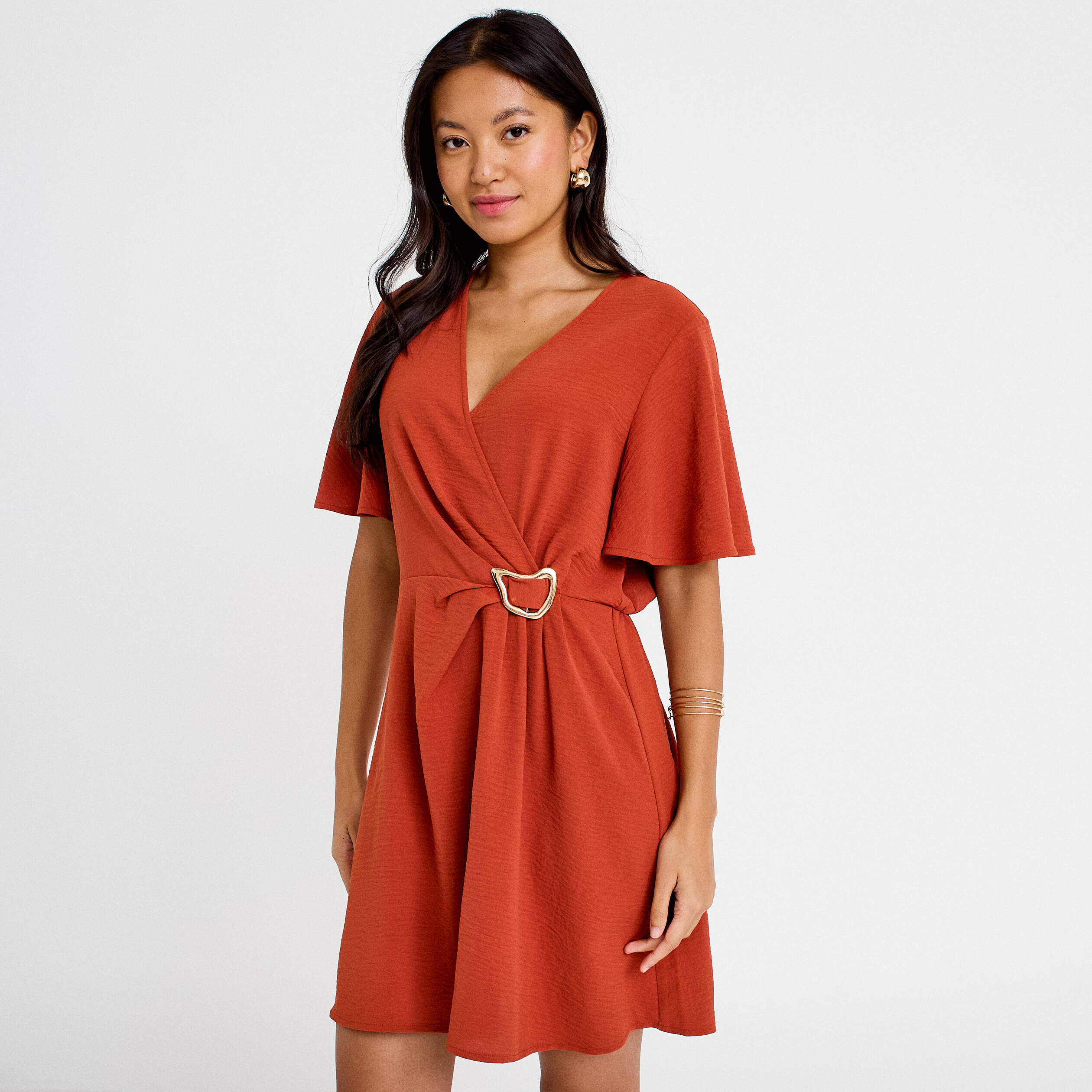 Robe courte &eacute;vas&eacute;e col v manches courtes orange fonc&eacute; femme