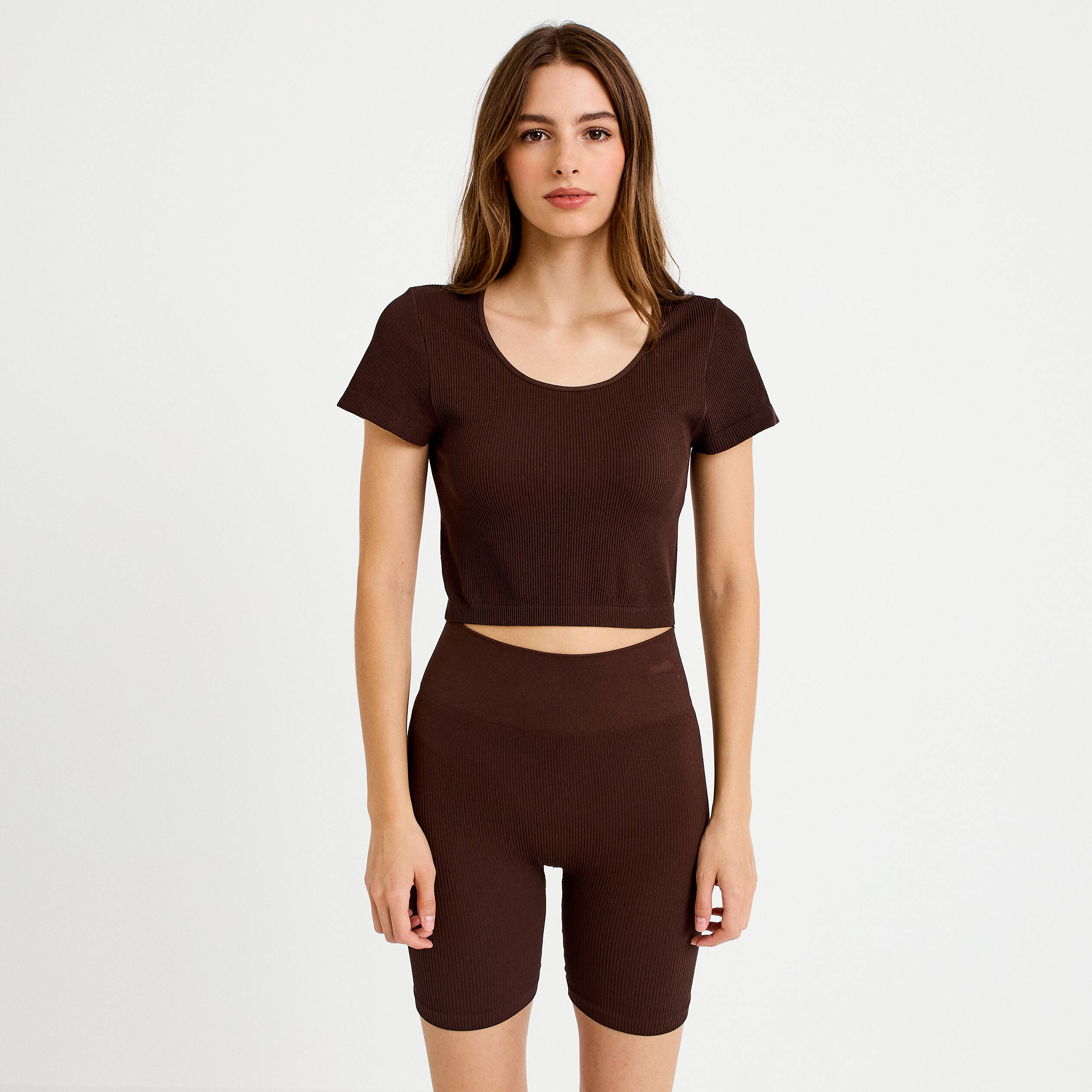 Crop top sans couture col rond marron fonc&eacute; femme
