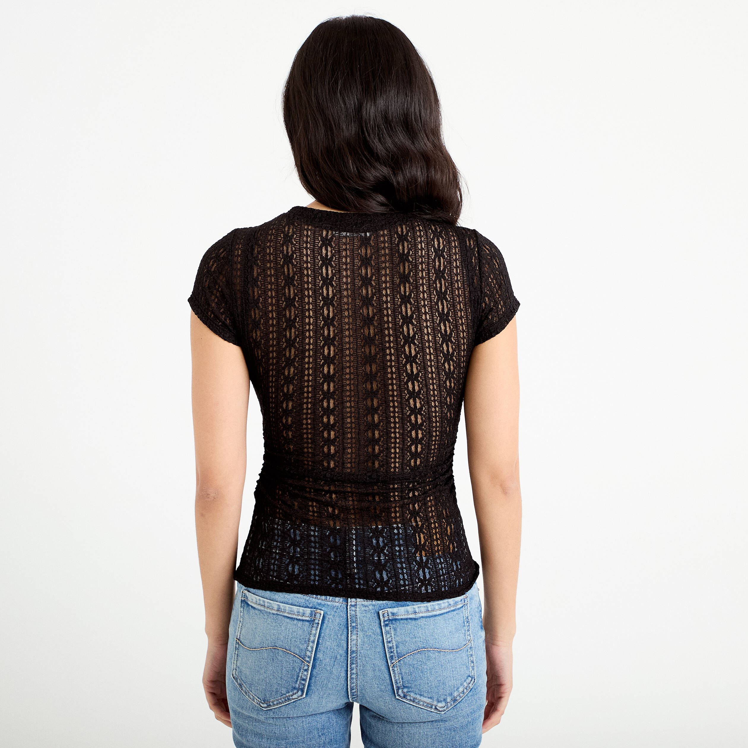 Top en dentelle col rond manches courtes noir femme