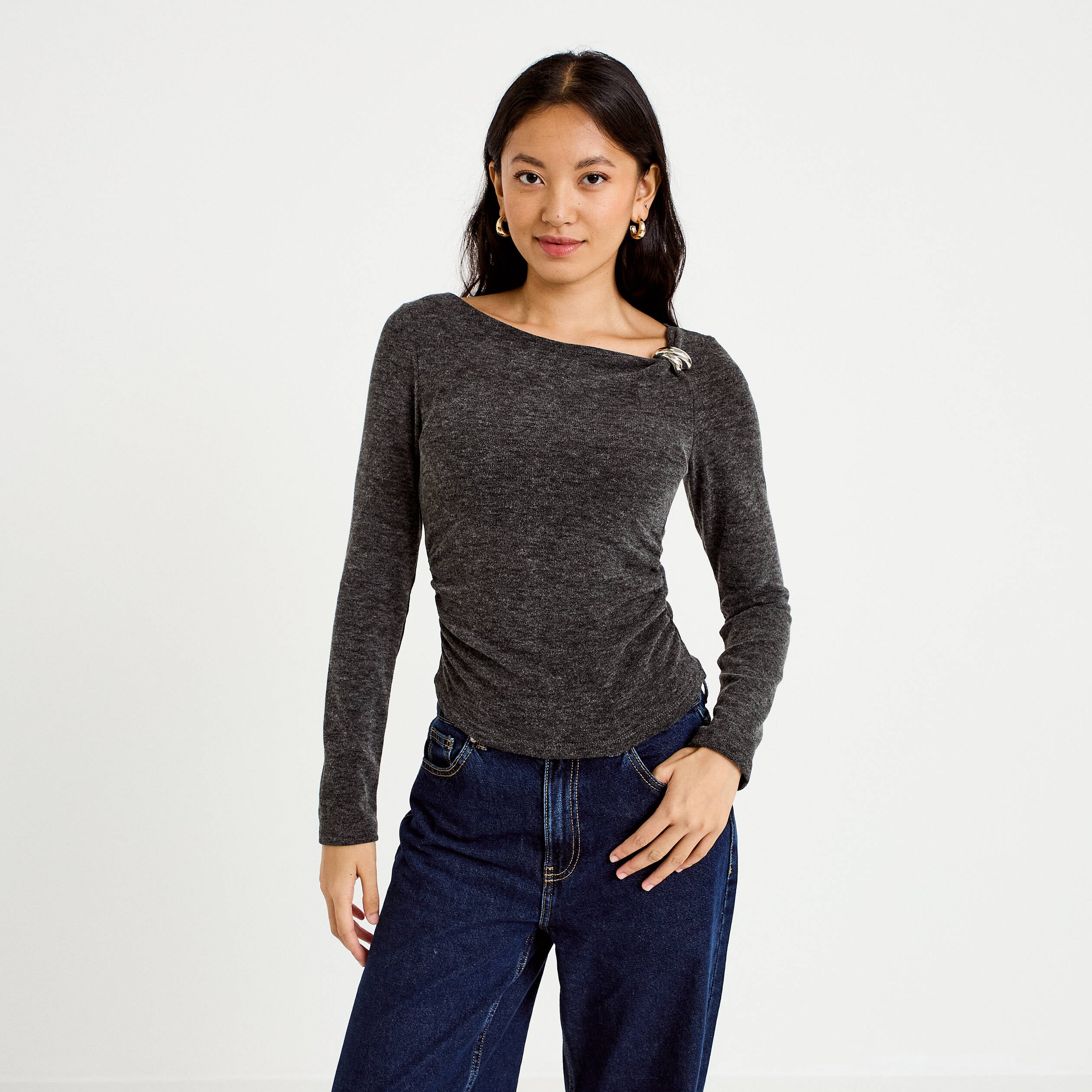 Top cintr&eacute; col bateau manches longues gris fonc&eacute; femme