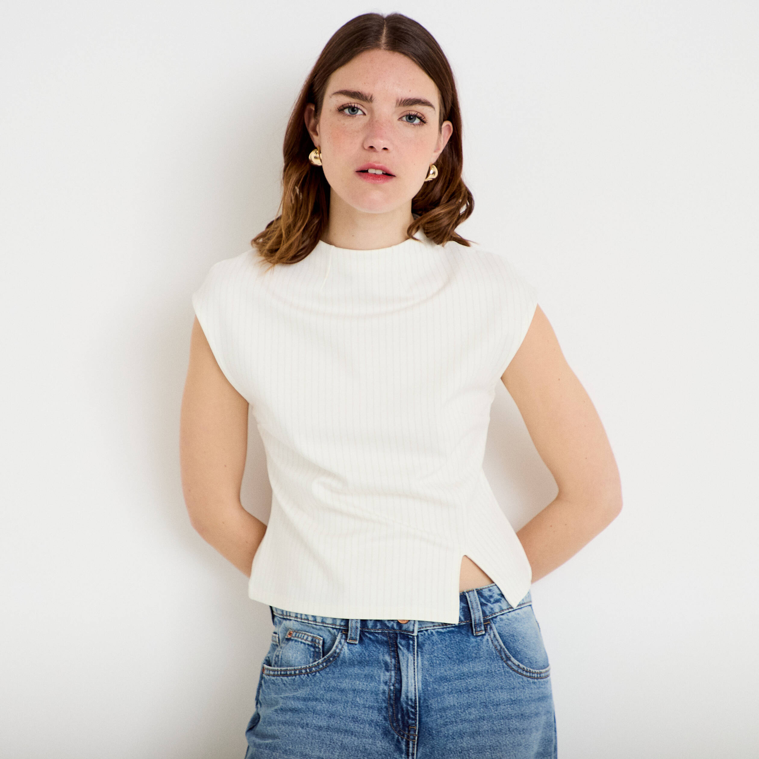 T-shirt ajust&eacute; sans manches ecru femme