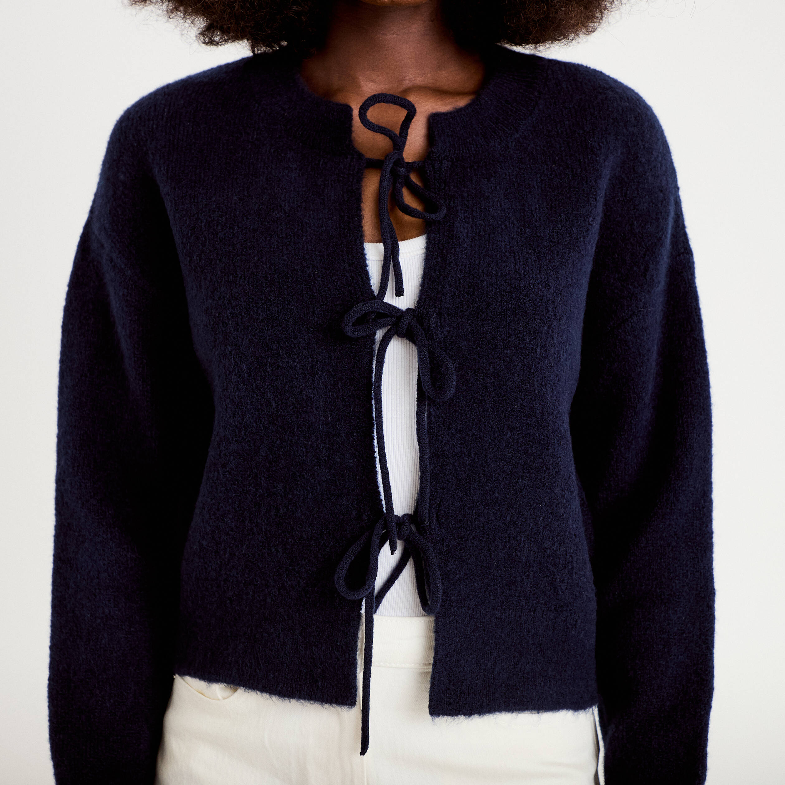 Gilet court nou&eacute; bleu marine femme