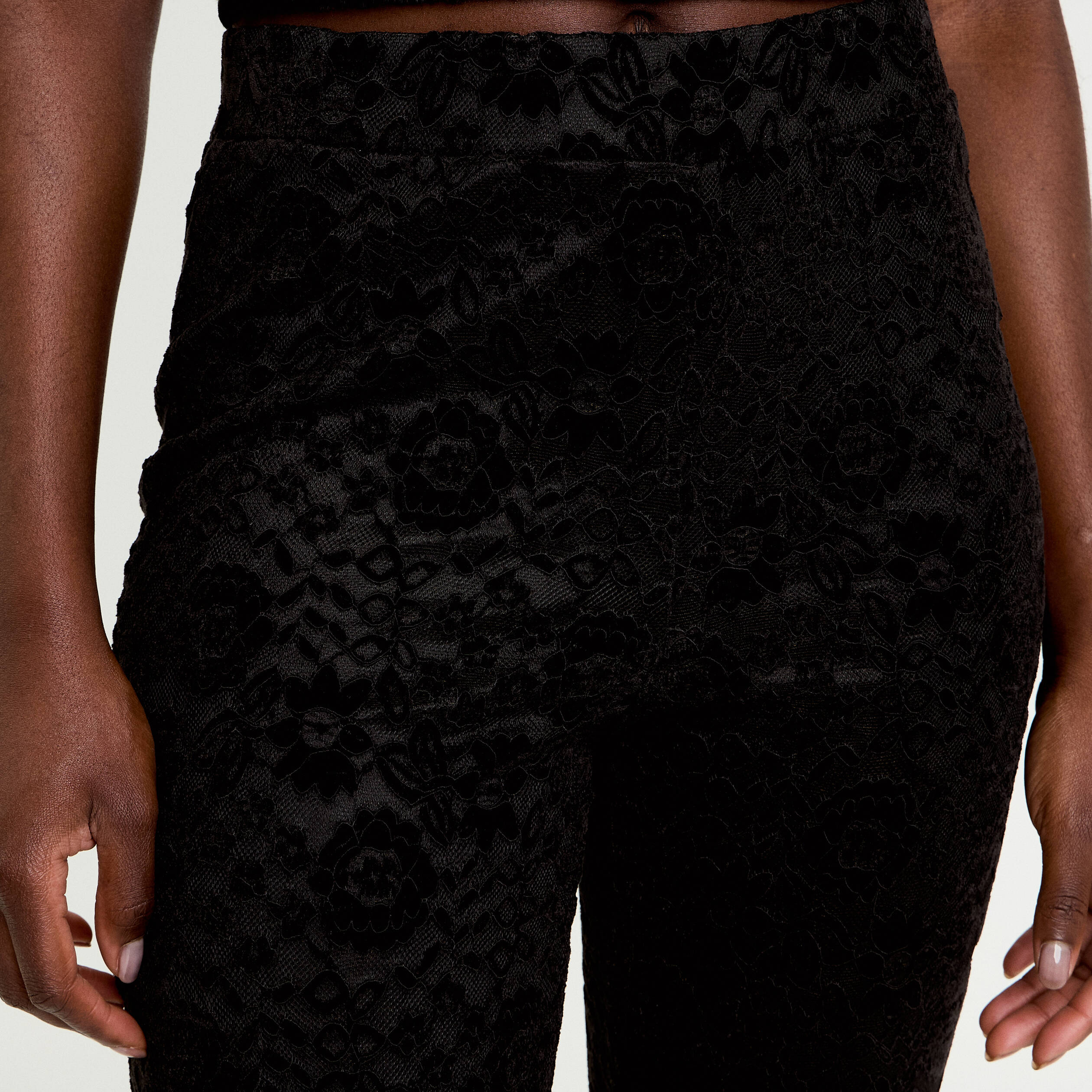 Pantalon bootcut effet dentelle noir femme