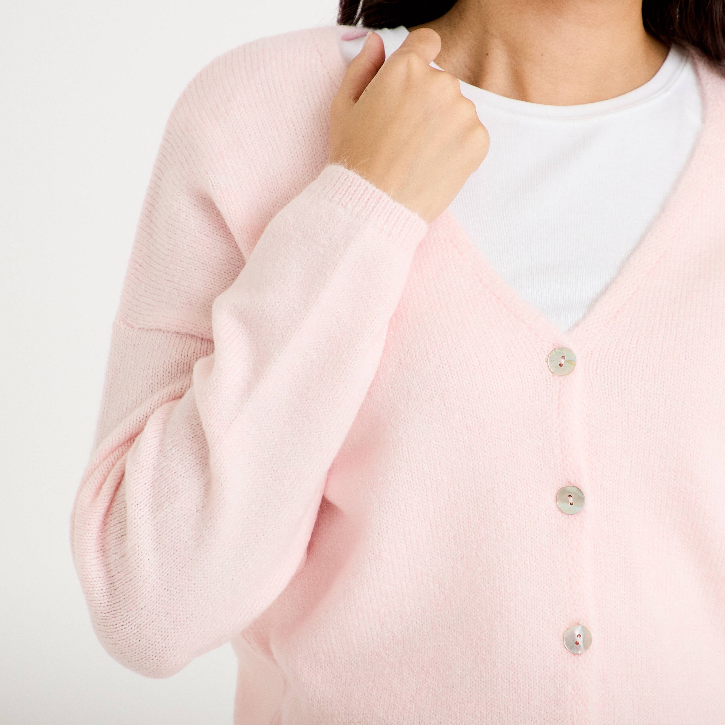 Gilet boutonn&eacute; avec col en V rose clair femme