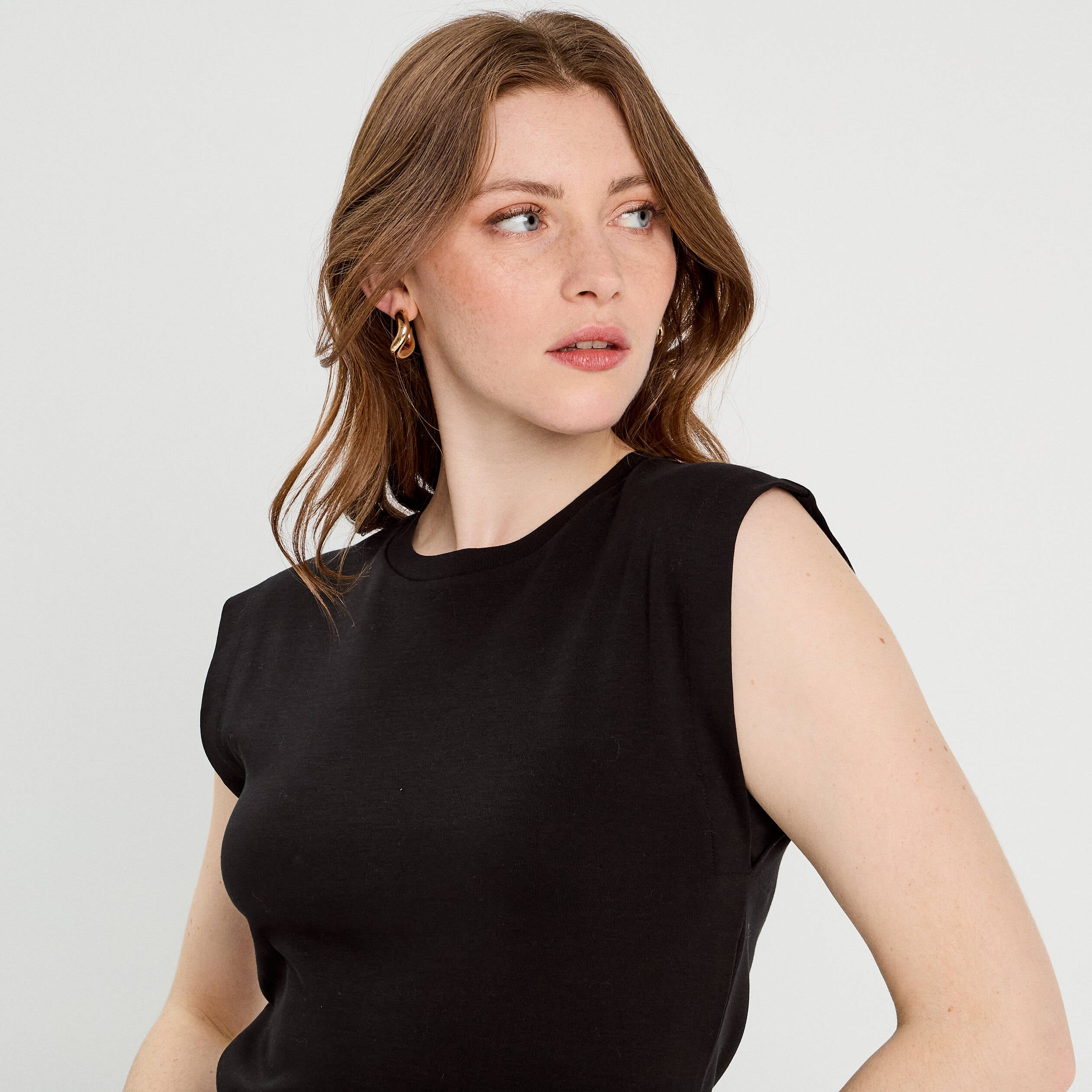 T-shirt col rond sans manches noir femme