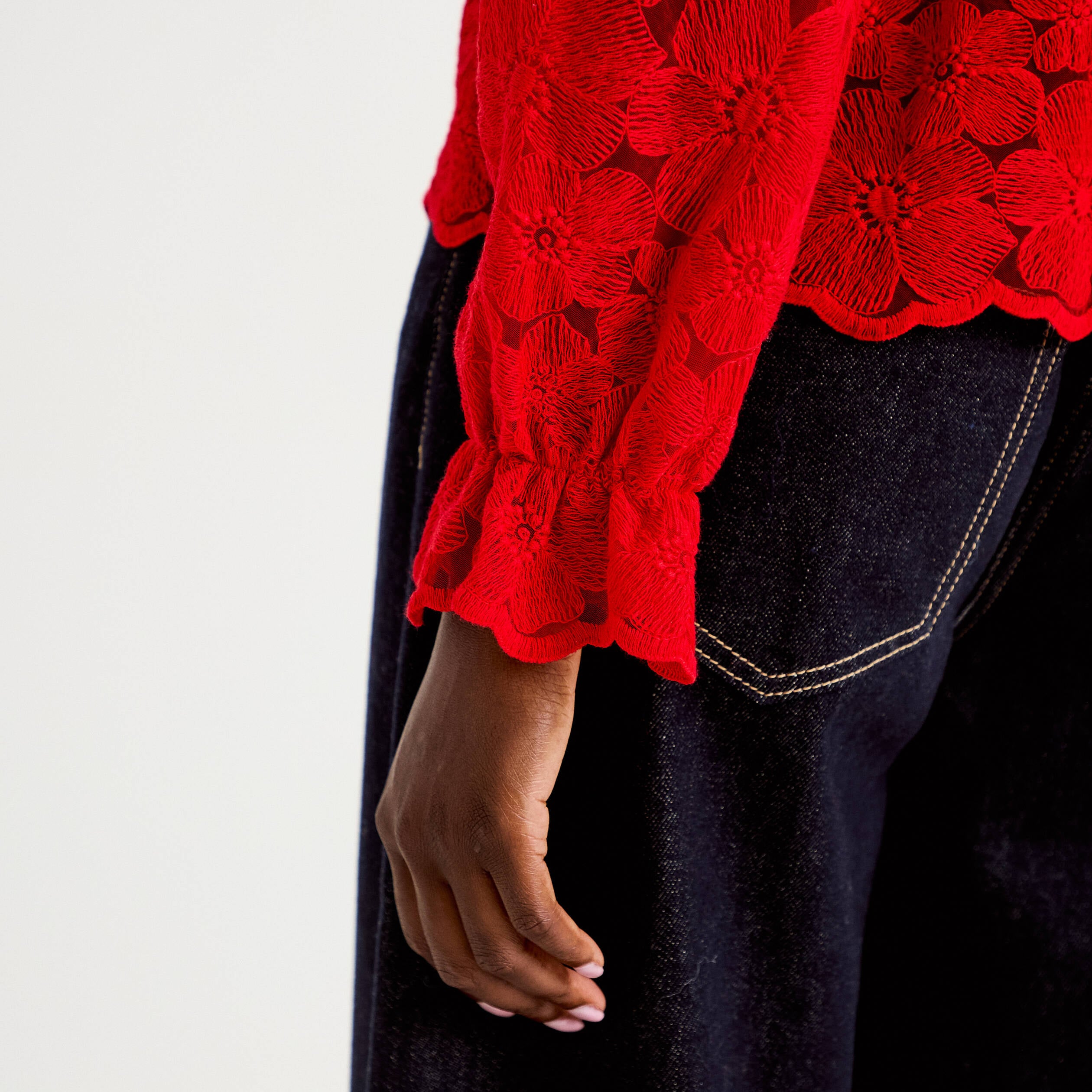 Blouse droite col v en dentelle rouge femme