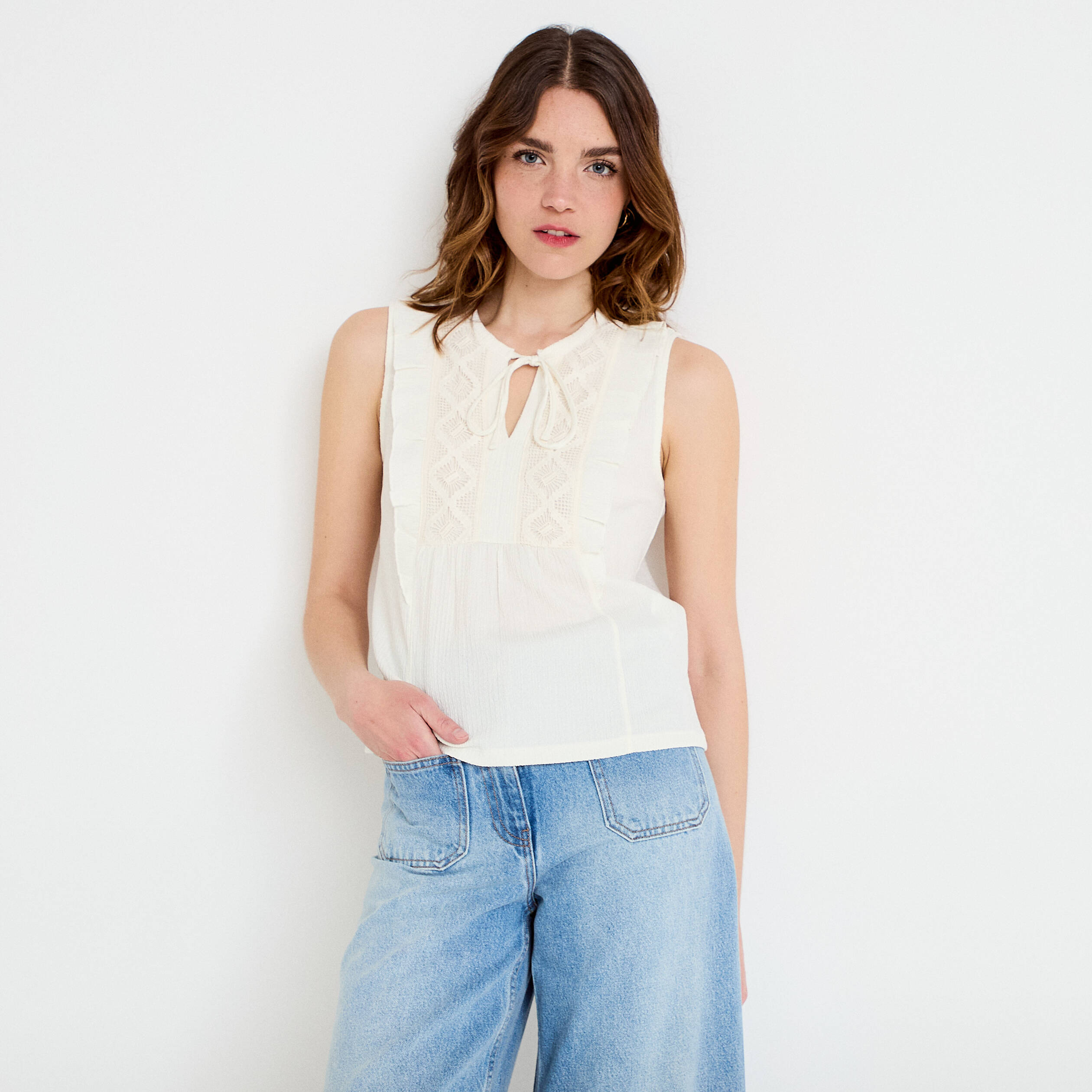 Top sans manches col v ecru femme
