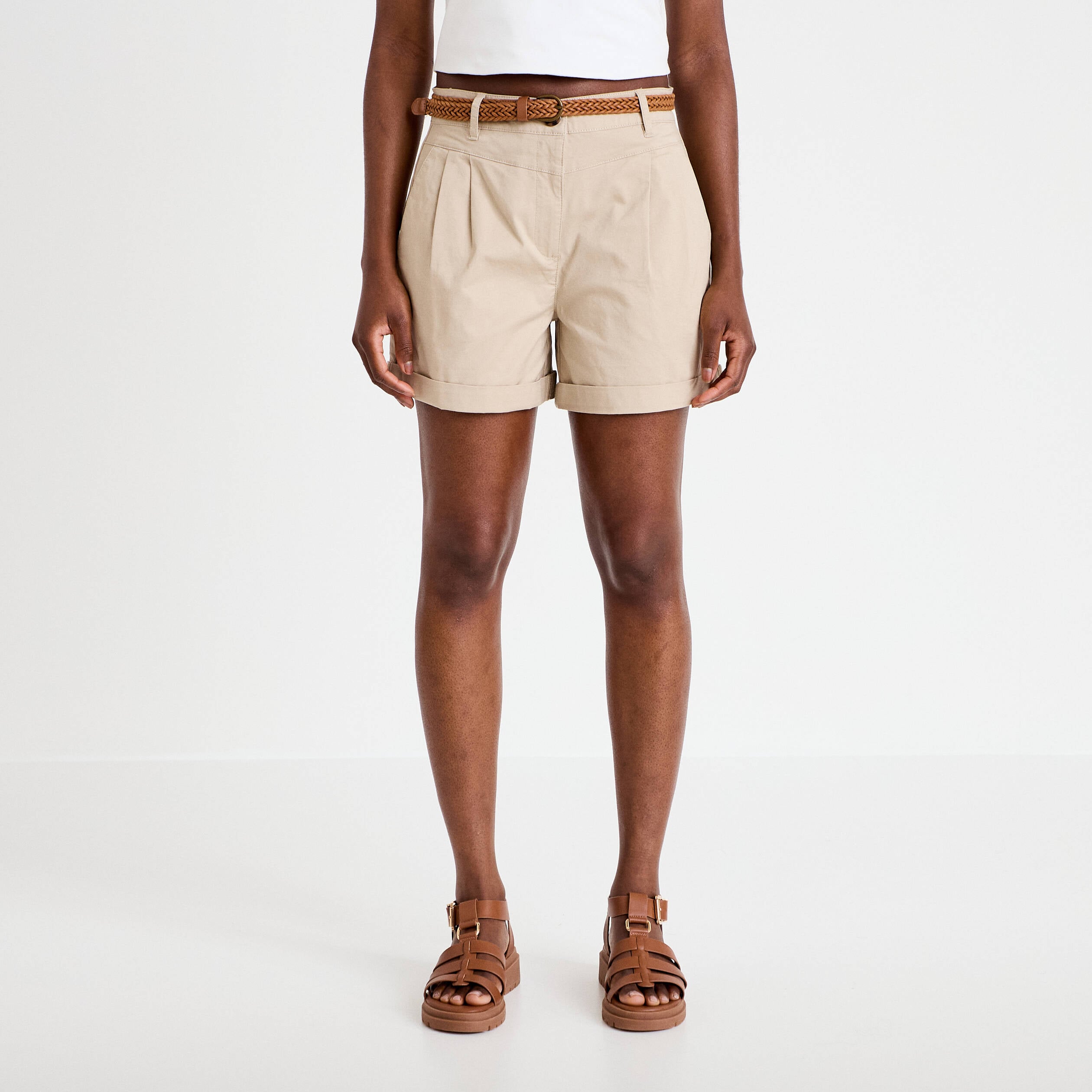 Short chino ceintur&eacute; beige femme