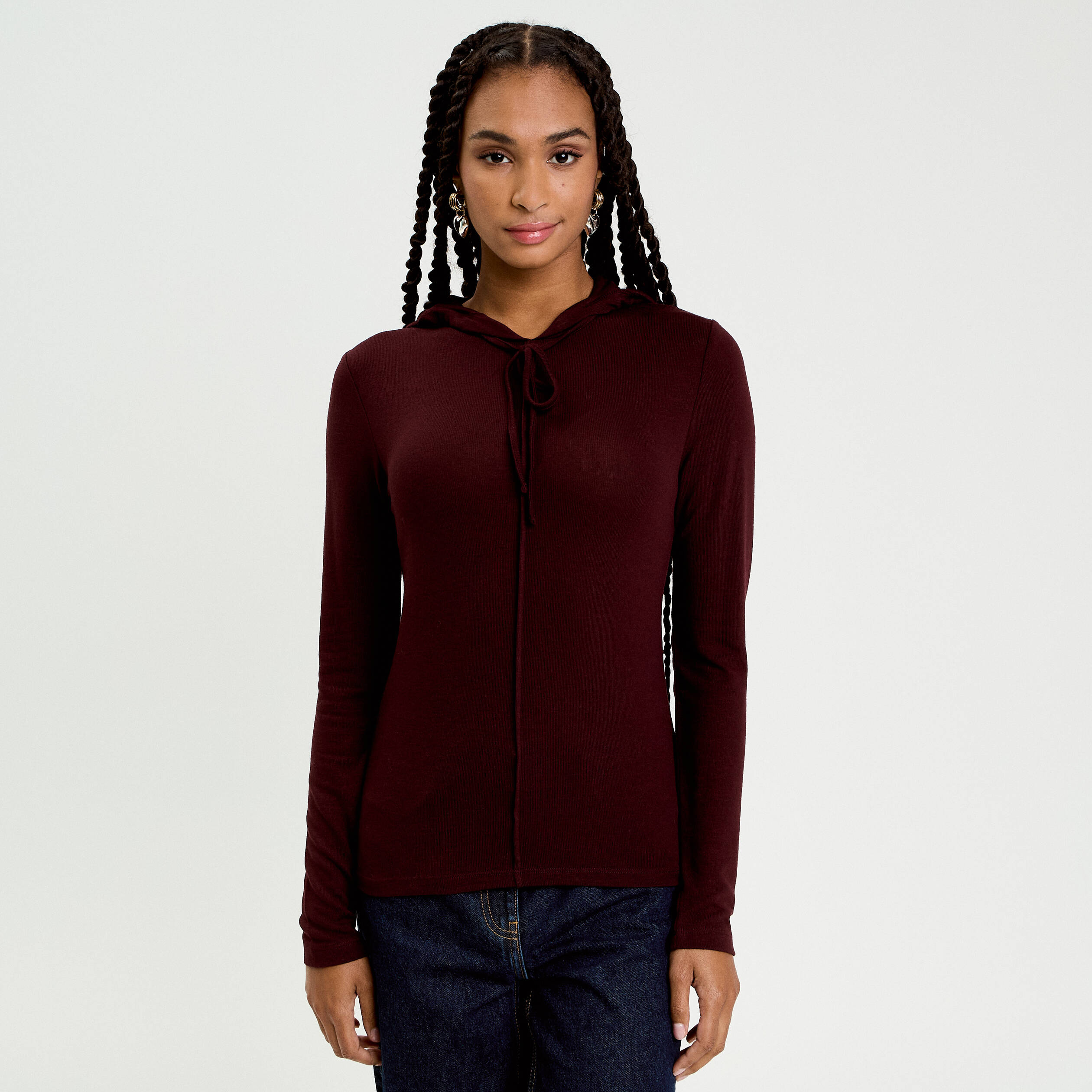 Pull &agrave; capuche rouge fonc&eacute; femme