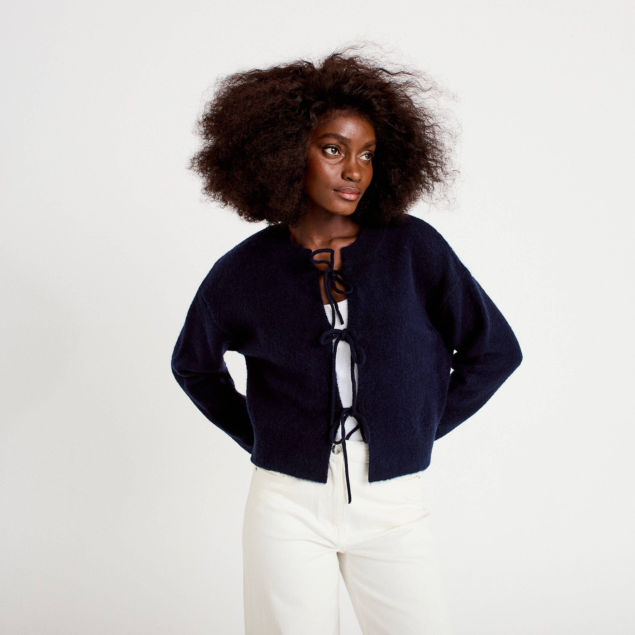 Gilet court nou&eacute; bleu marine femme