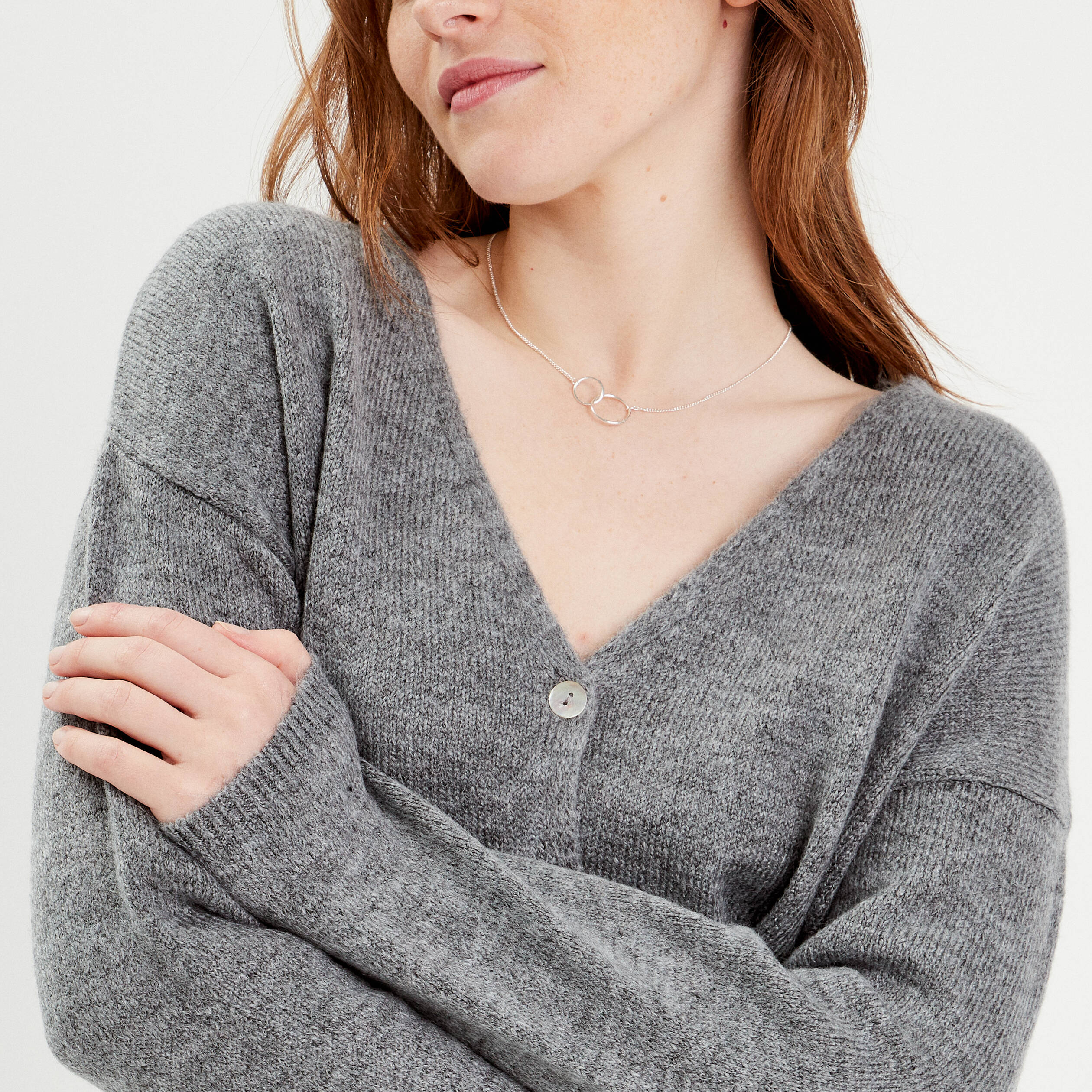 Gilet boutonn&eacute; avec col en V gris fonc&eacute; femme