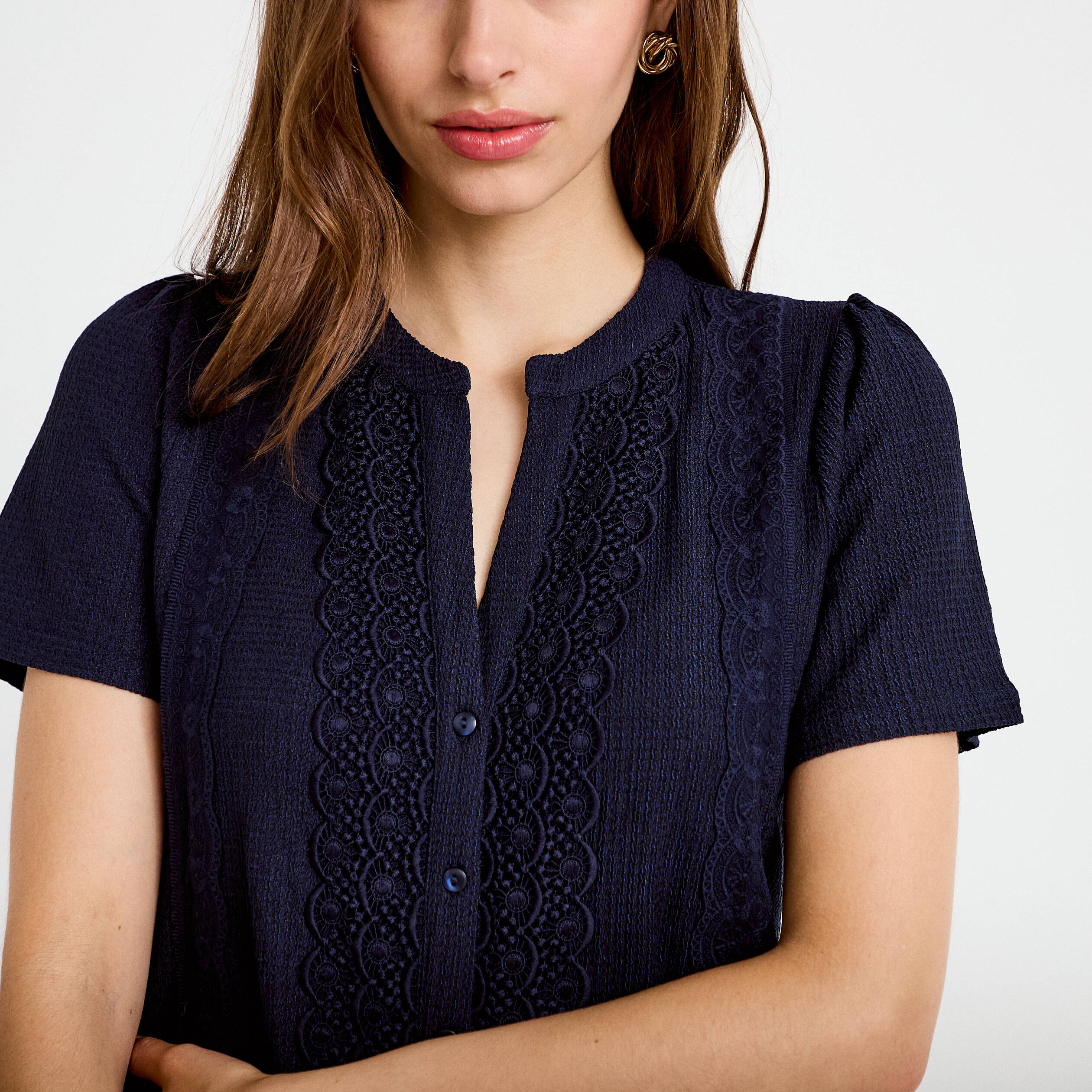 Blouse plastron brod&eacute; manches courtes bleu marine femme