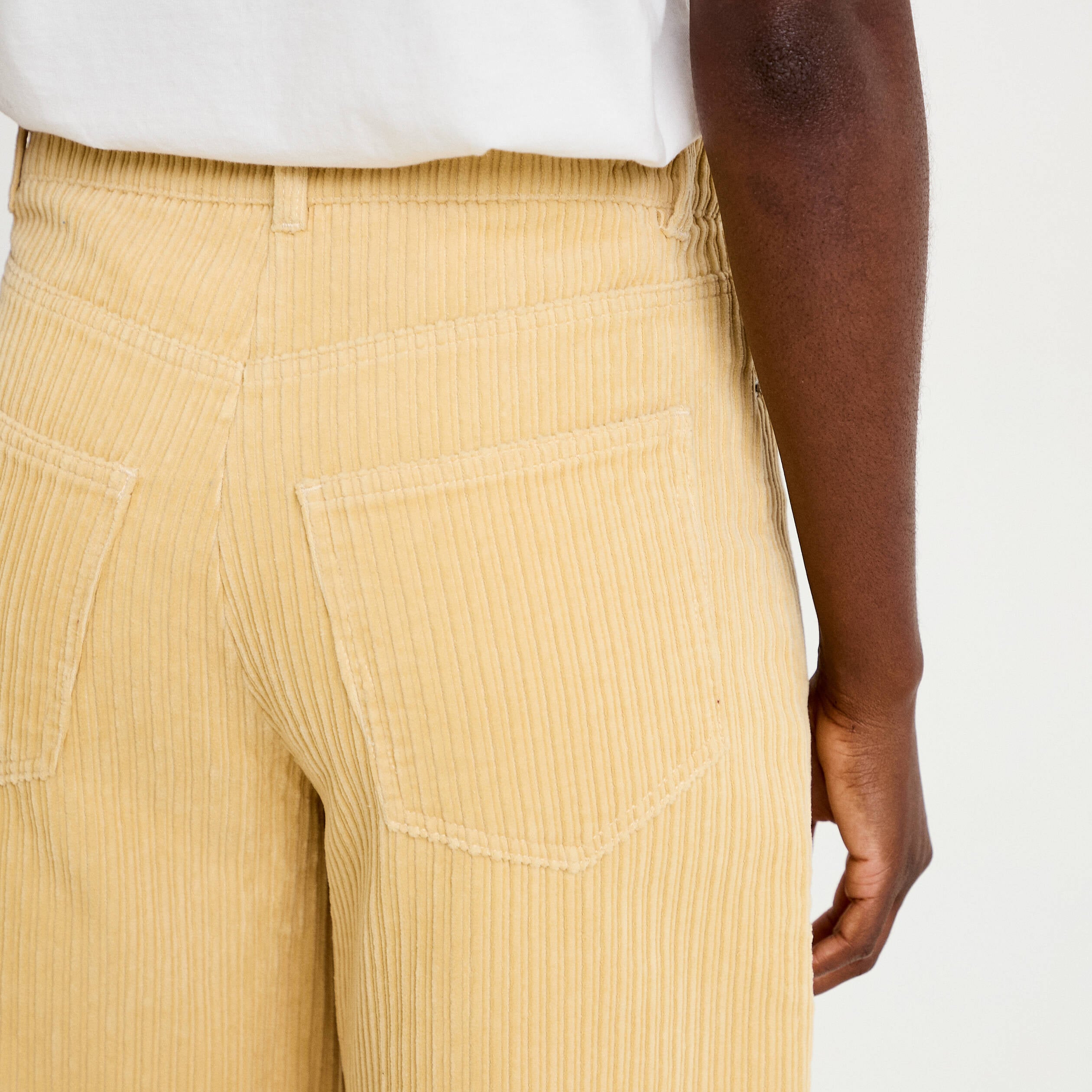 Pantalon large en velours jaune femme