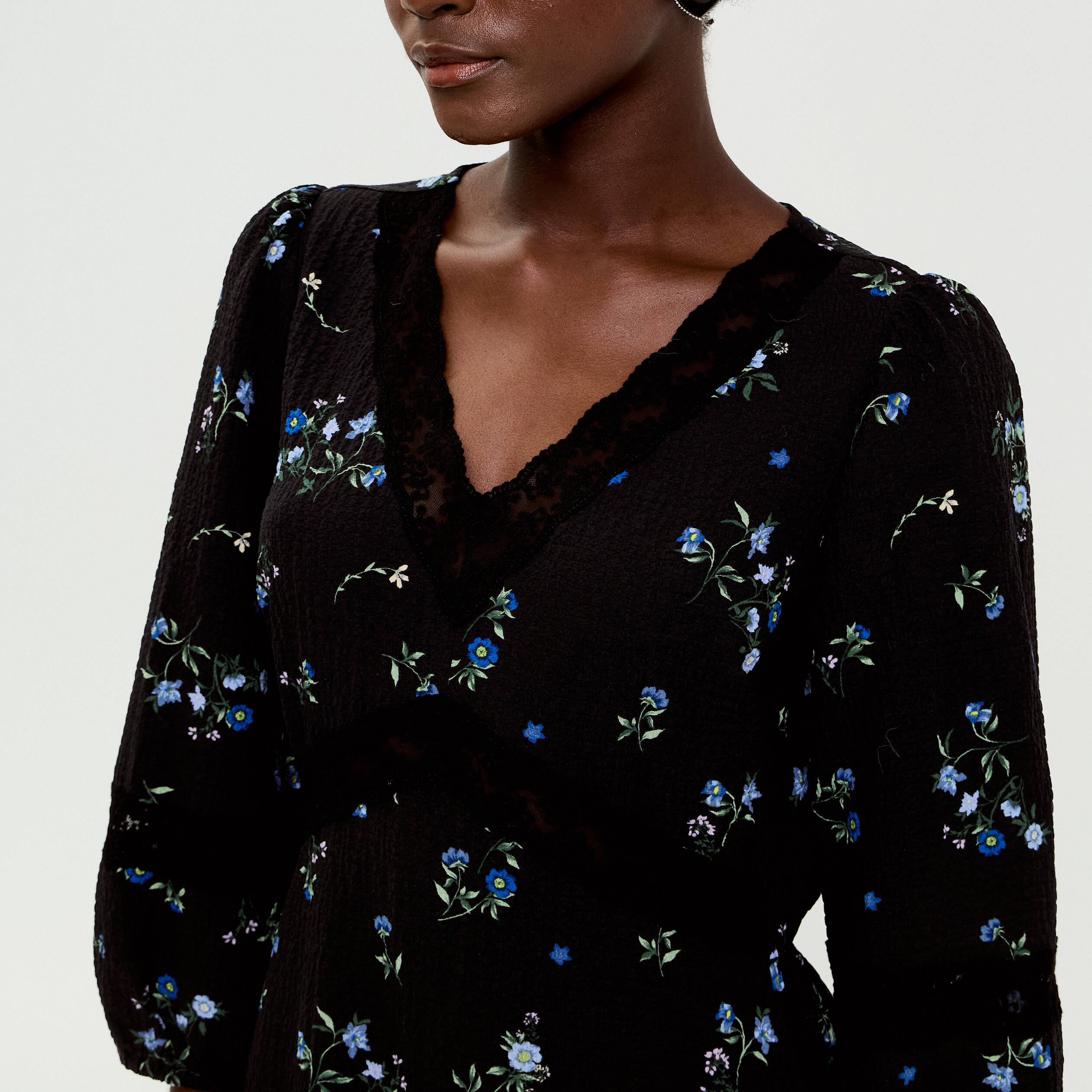 Robe &eacute;vas&eacute;e col v manches longues noir femme