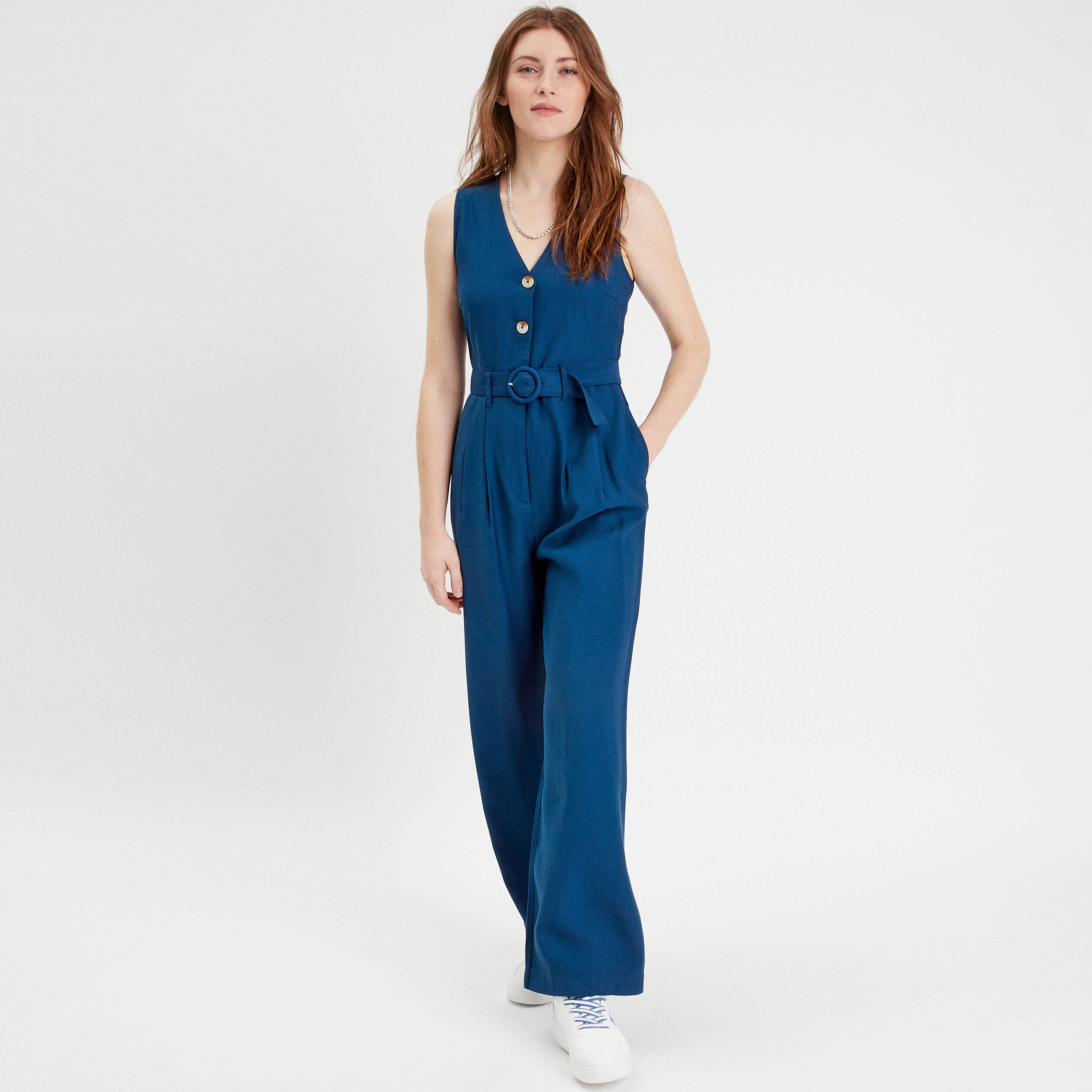 Combinaison pantalon ceintur&eacute;e bleu marine femme