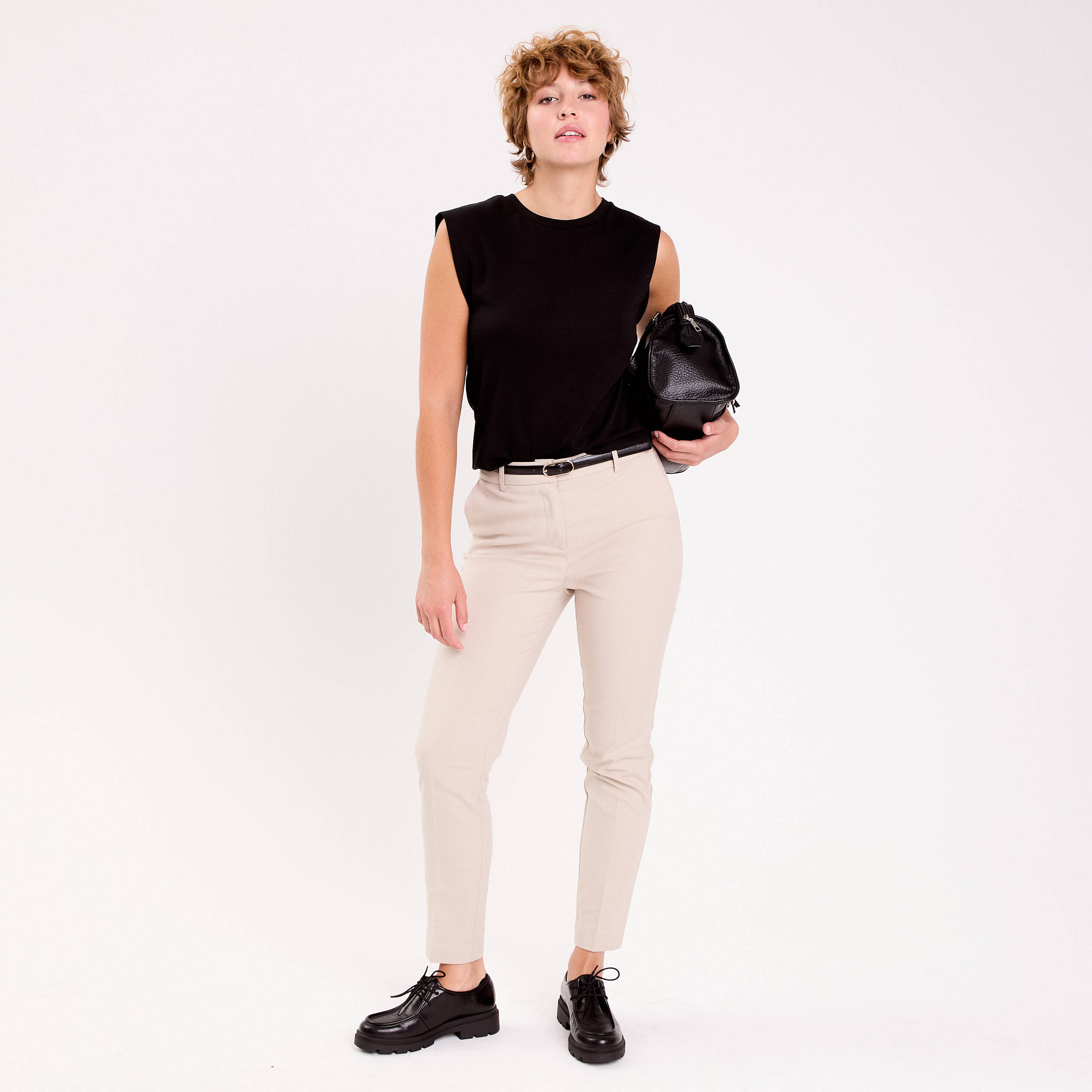 Pantalon cigarette ceintur&eacute; beige femme