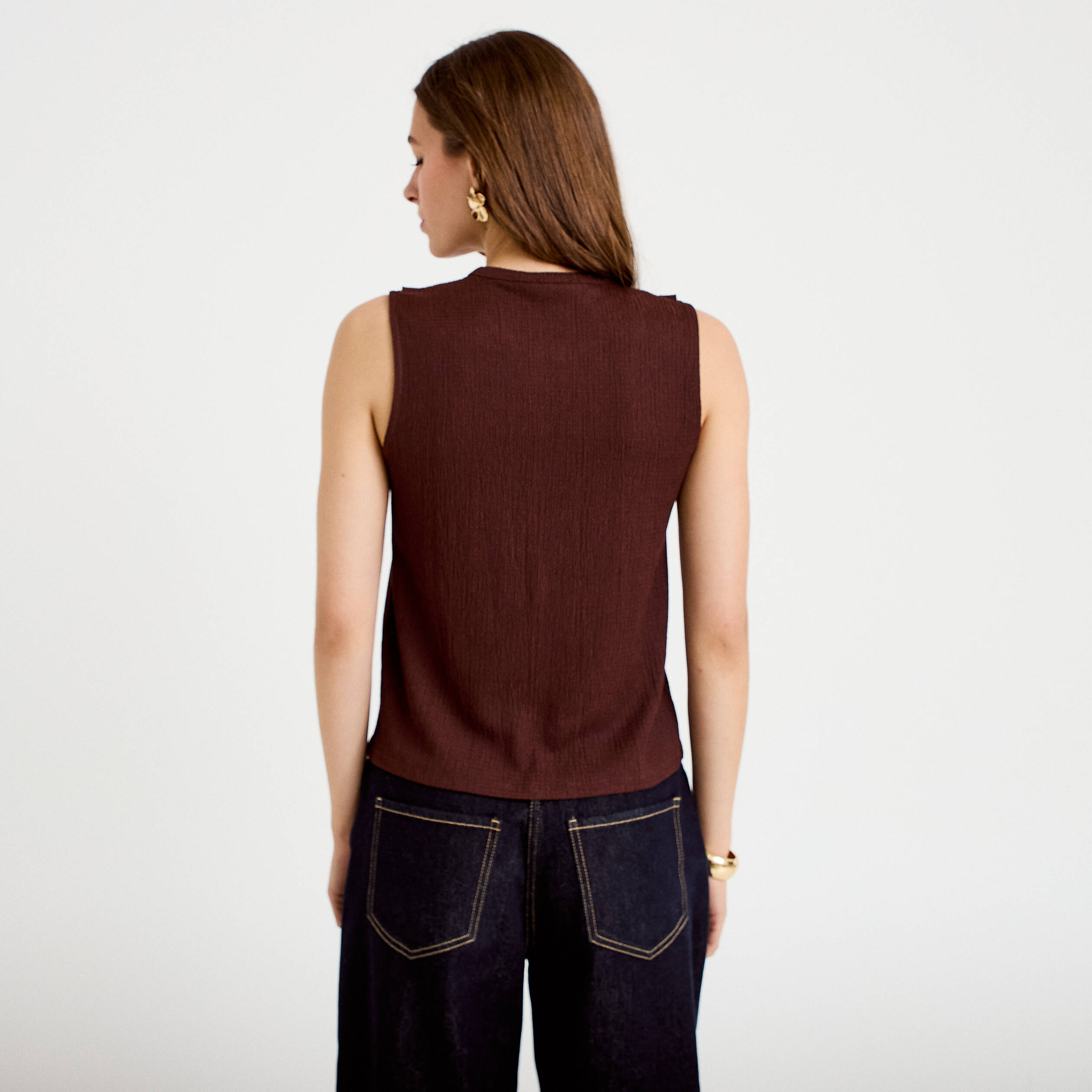 Blouse sans manches col v marron femme