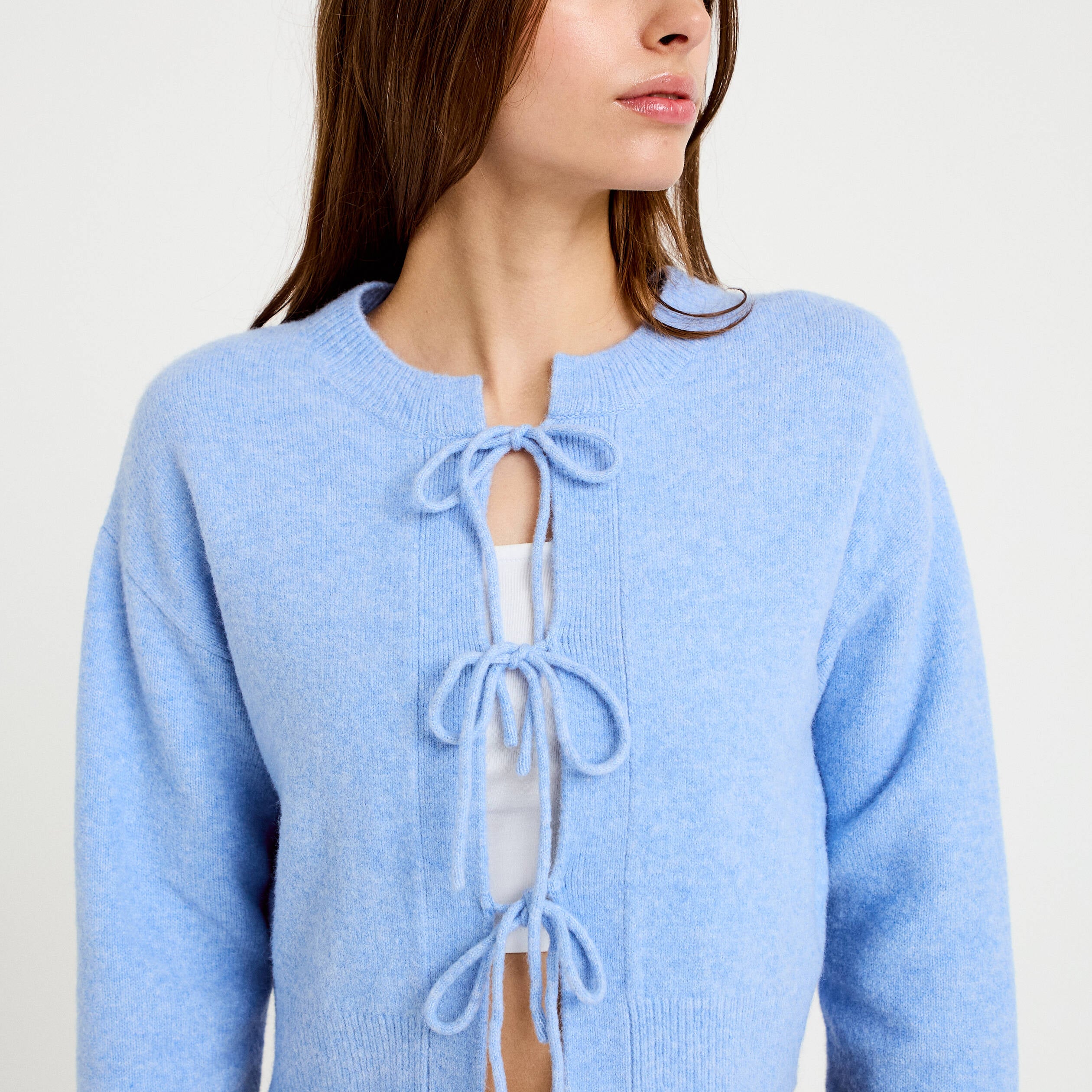Gilet court nou&eacute; bleu ciel femme