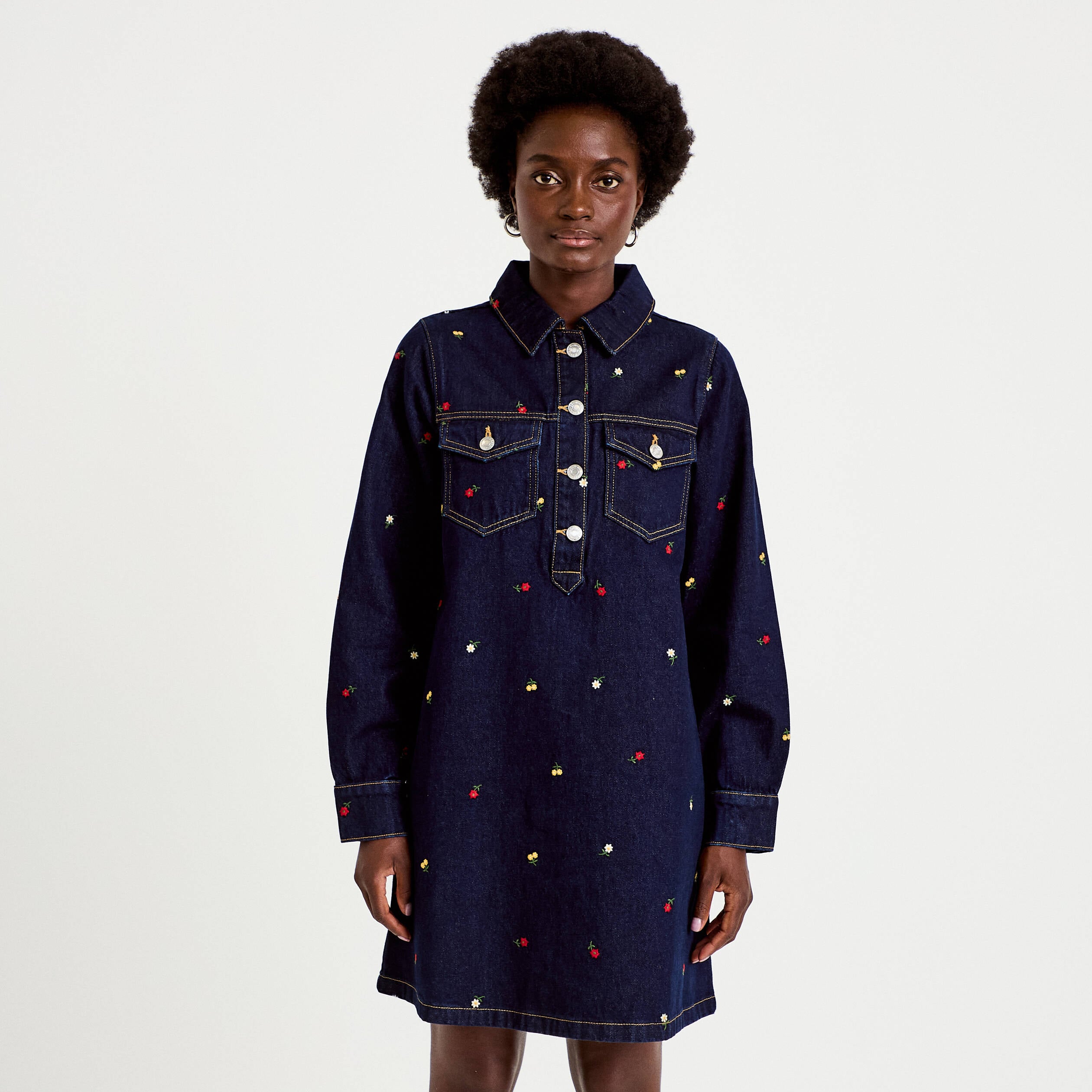 Robe courte &eacute;vas&eacute;e en jean brod&eacute;e bleu marine femme