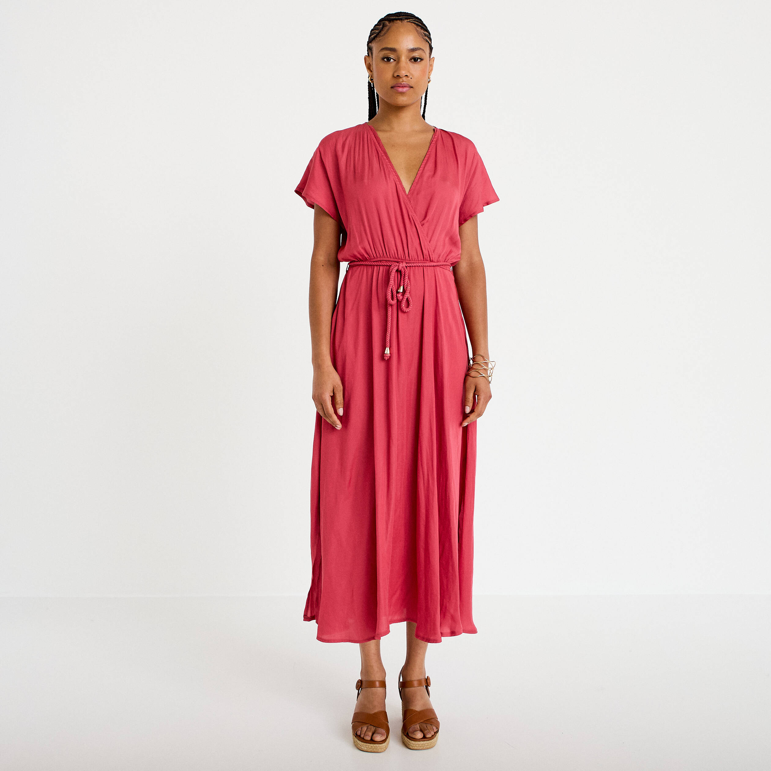 Robe longue &eacute;vas&eacute;e col v satin&eacute;e rose framboise femme