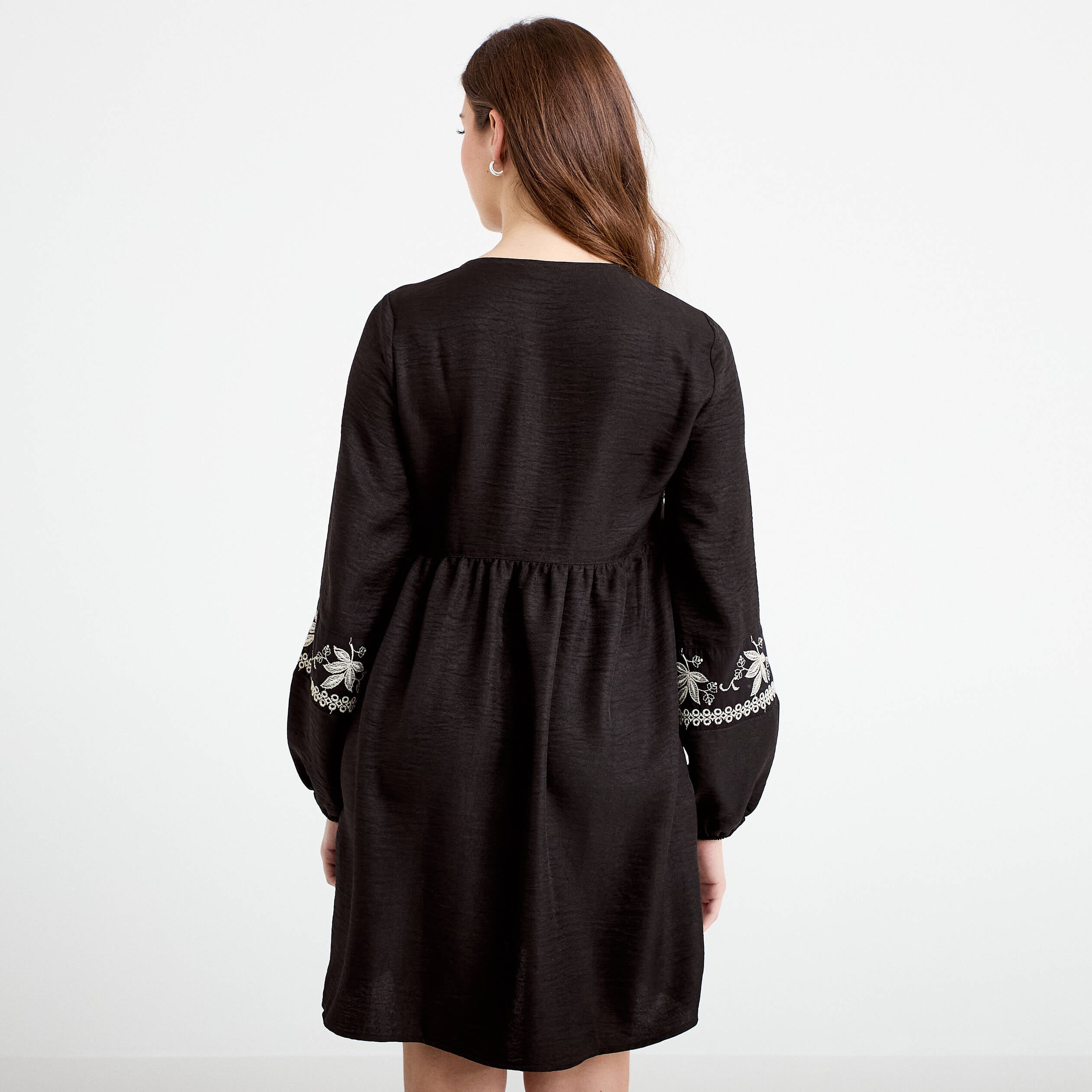 Robe brod&eacute;e en cr&ecirc;pe noir femme