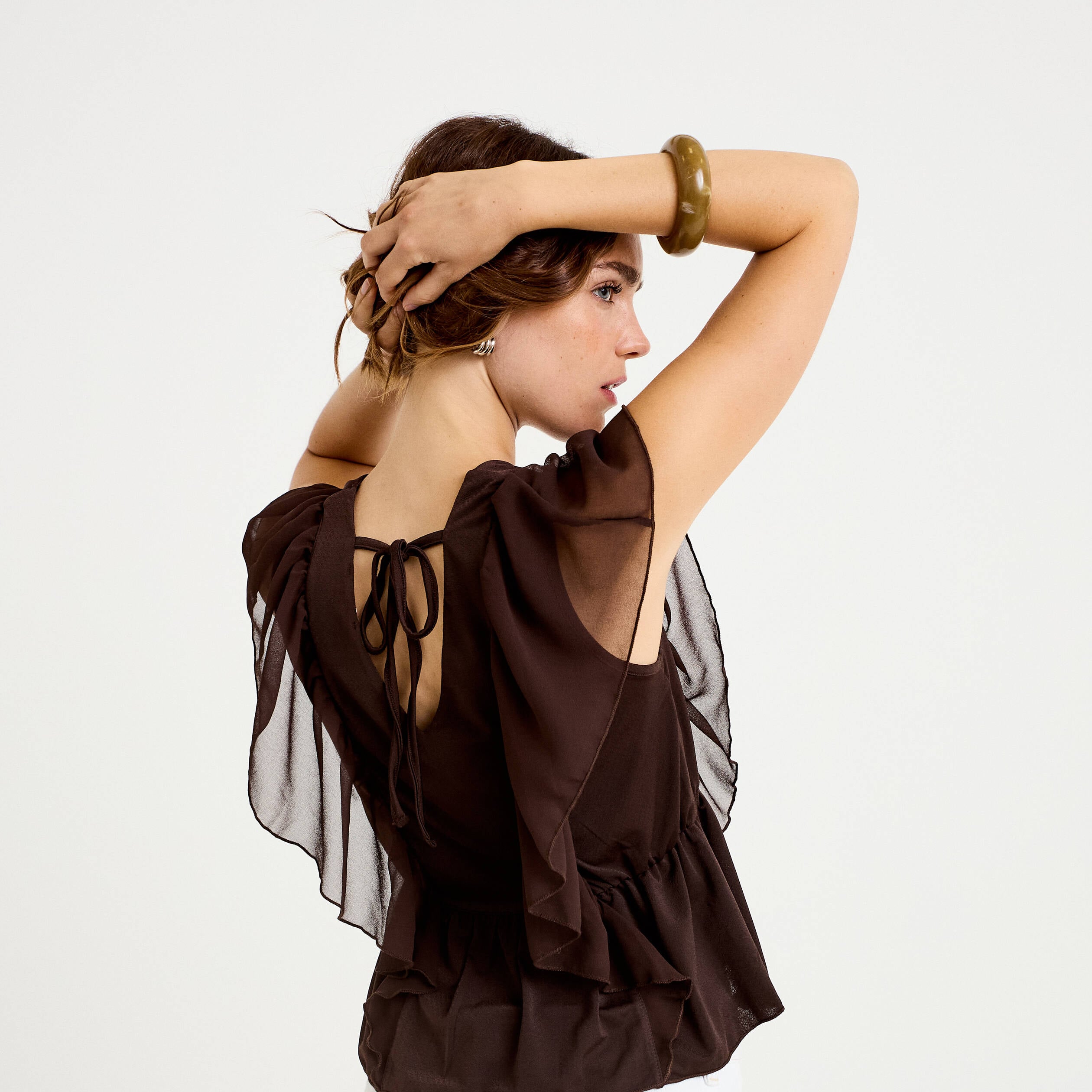 Blouse d&eacute;collet&eacute; voile manches courtes marron fonc&eacute; femme