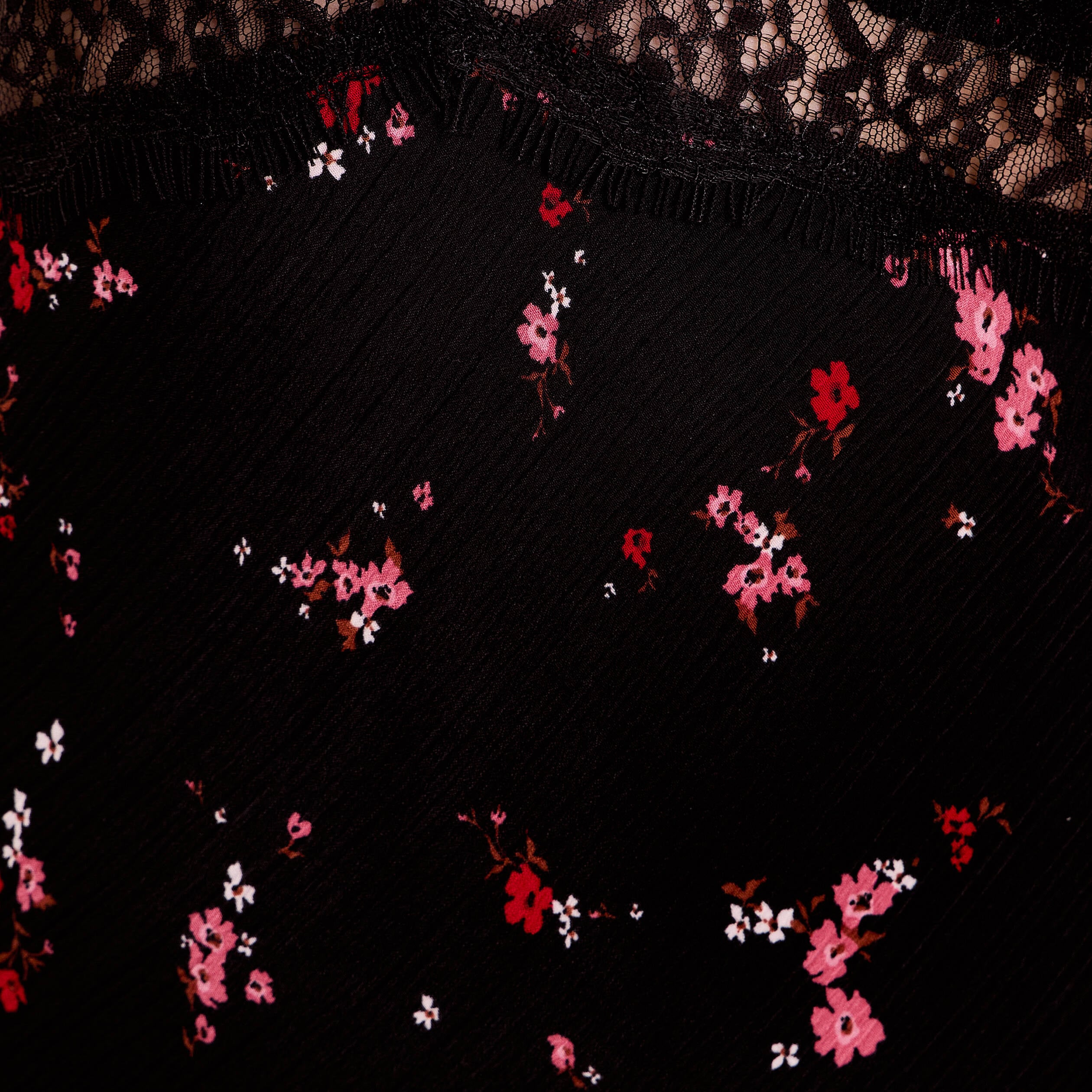 Robe &eacute;vas&eacute;e col v noir femme