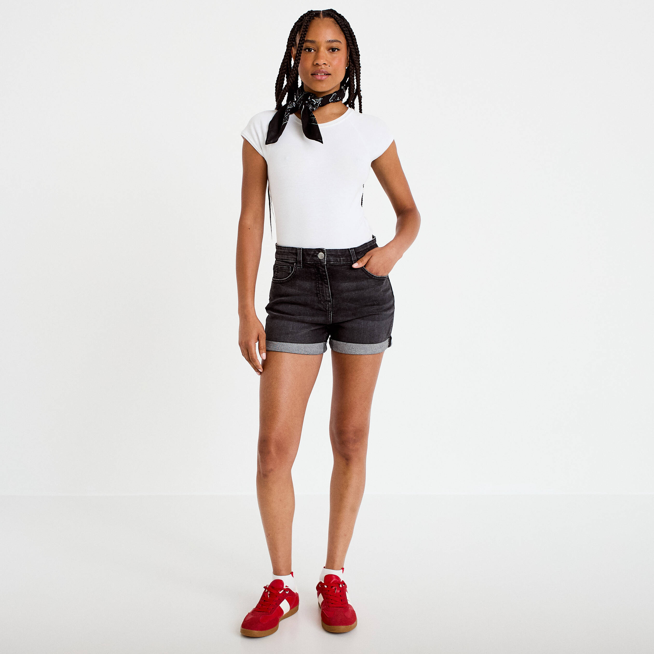 Short slim en jean denim noir femme