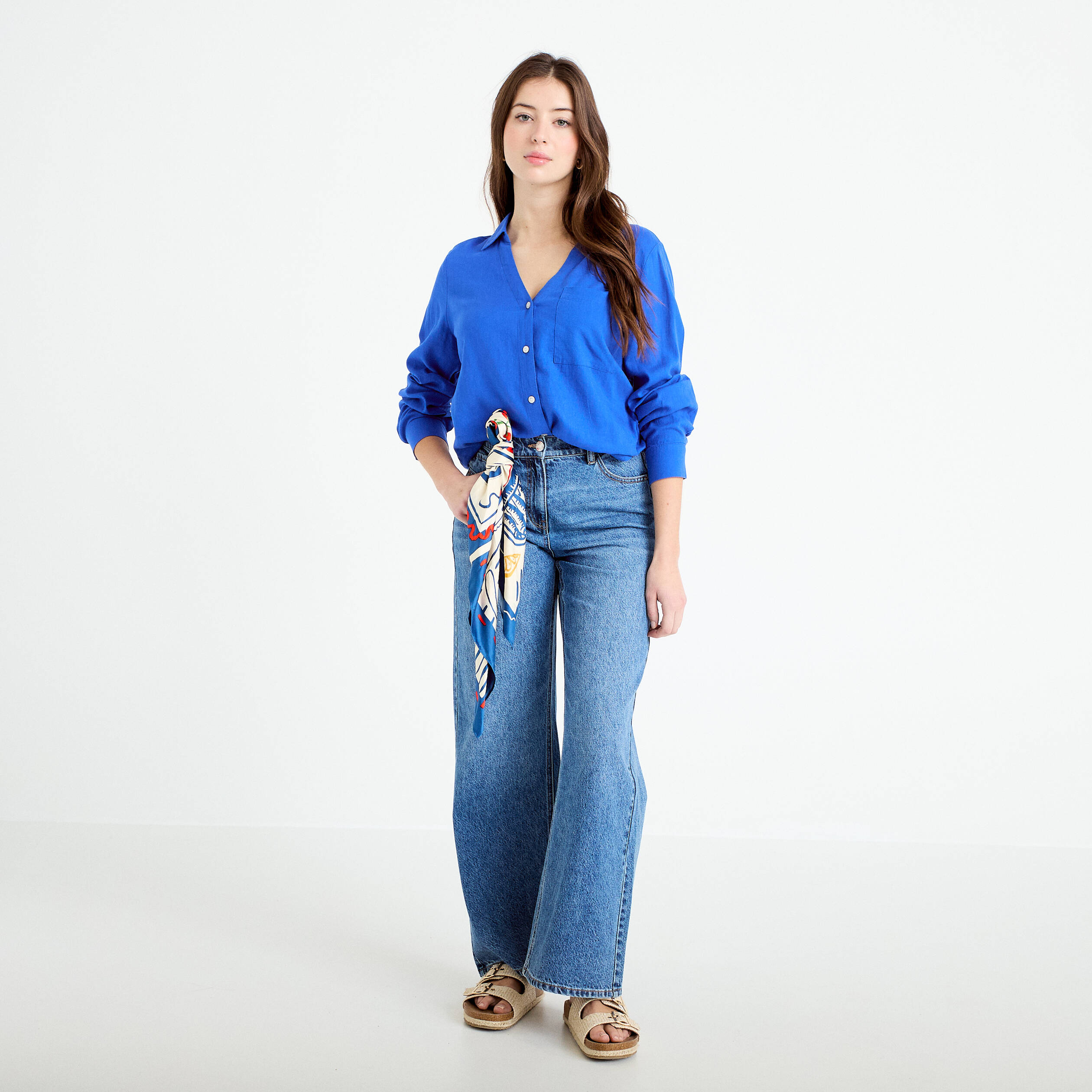 Chemise lin col V manches longues bleu electrique femme