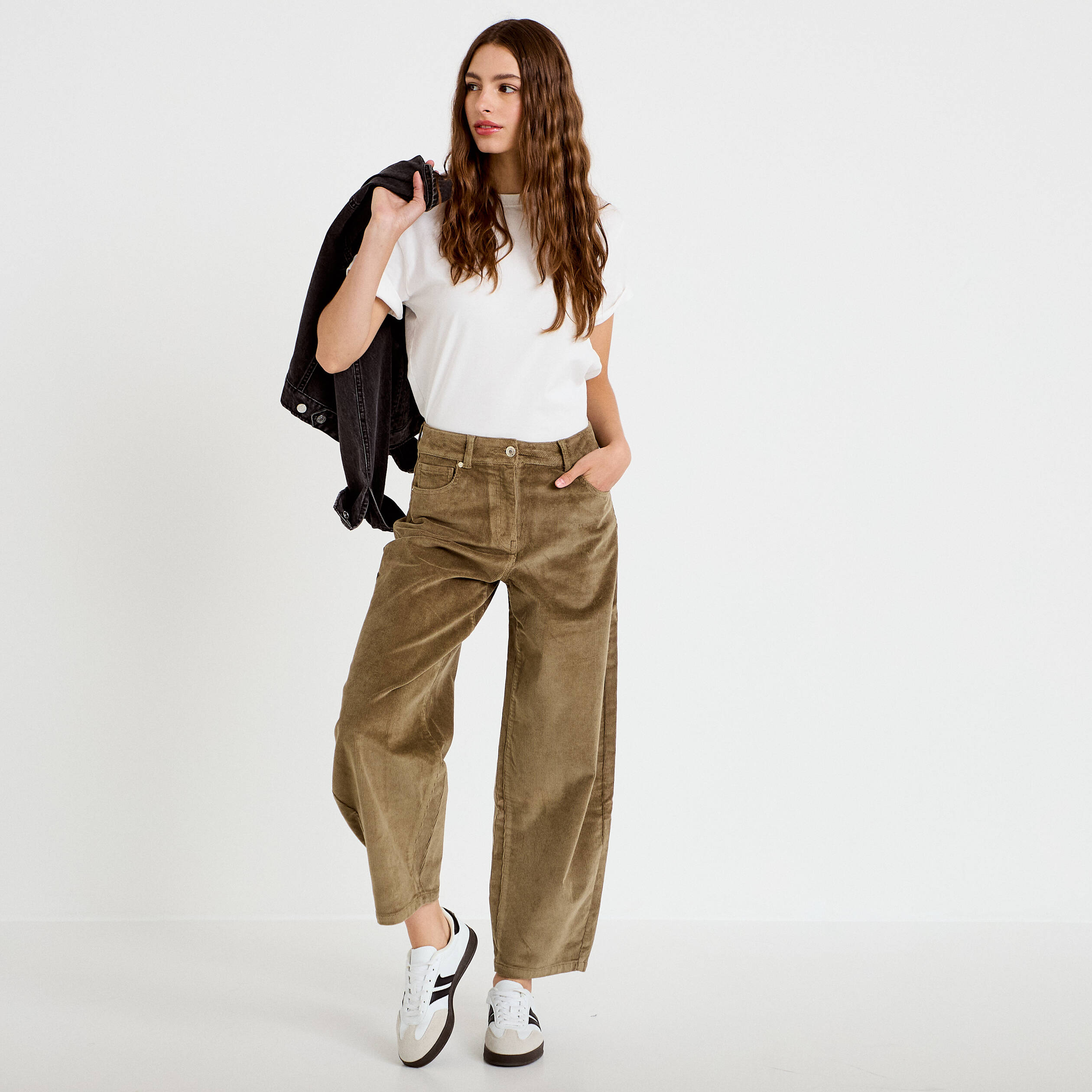Pantalon bootcut en velours vert kaki femme