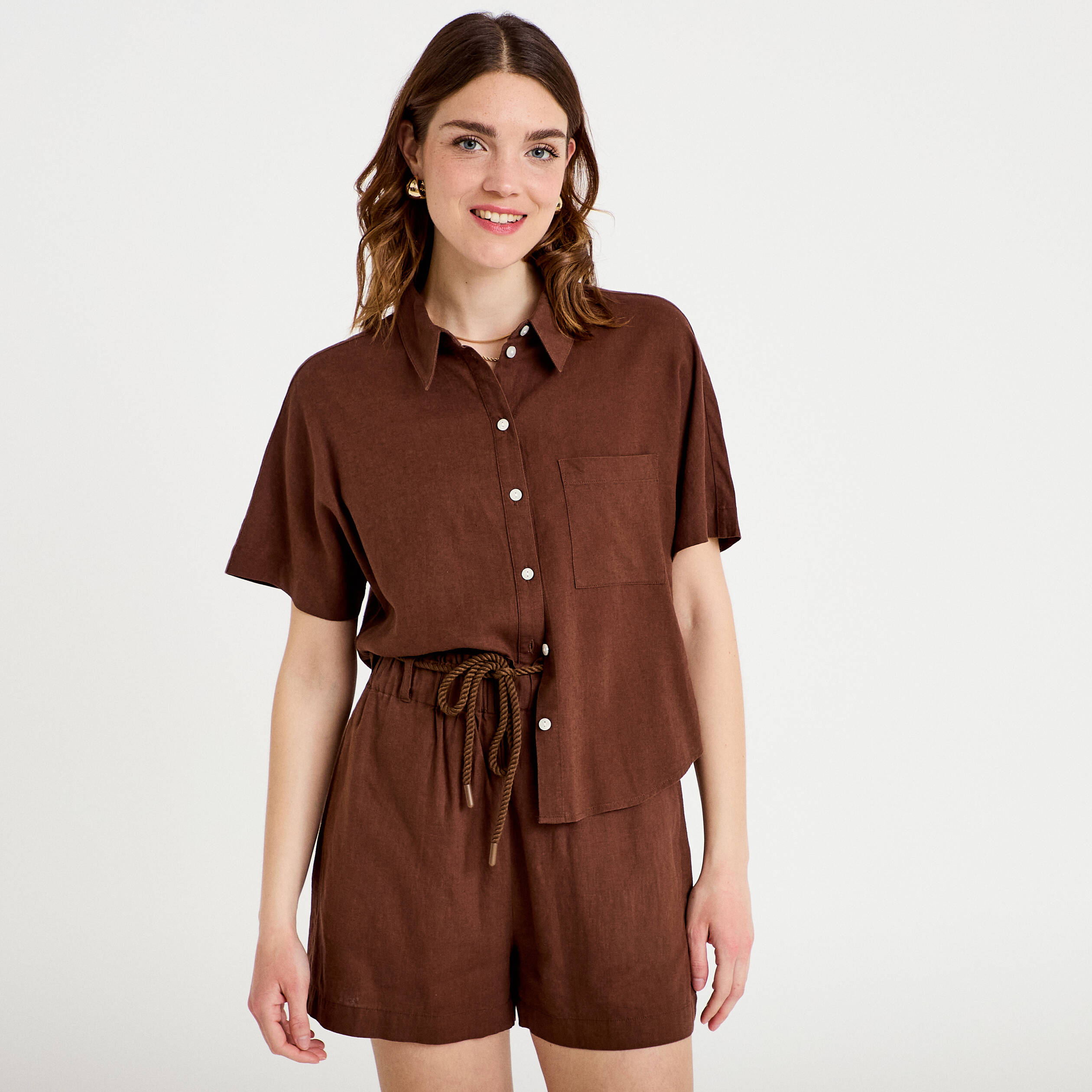 Short regular contenant du lin marron femme