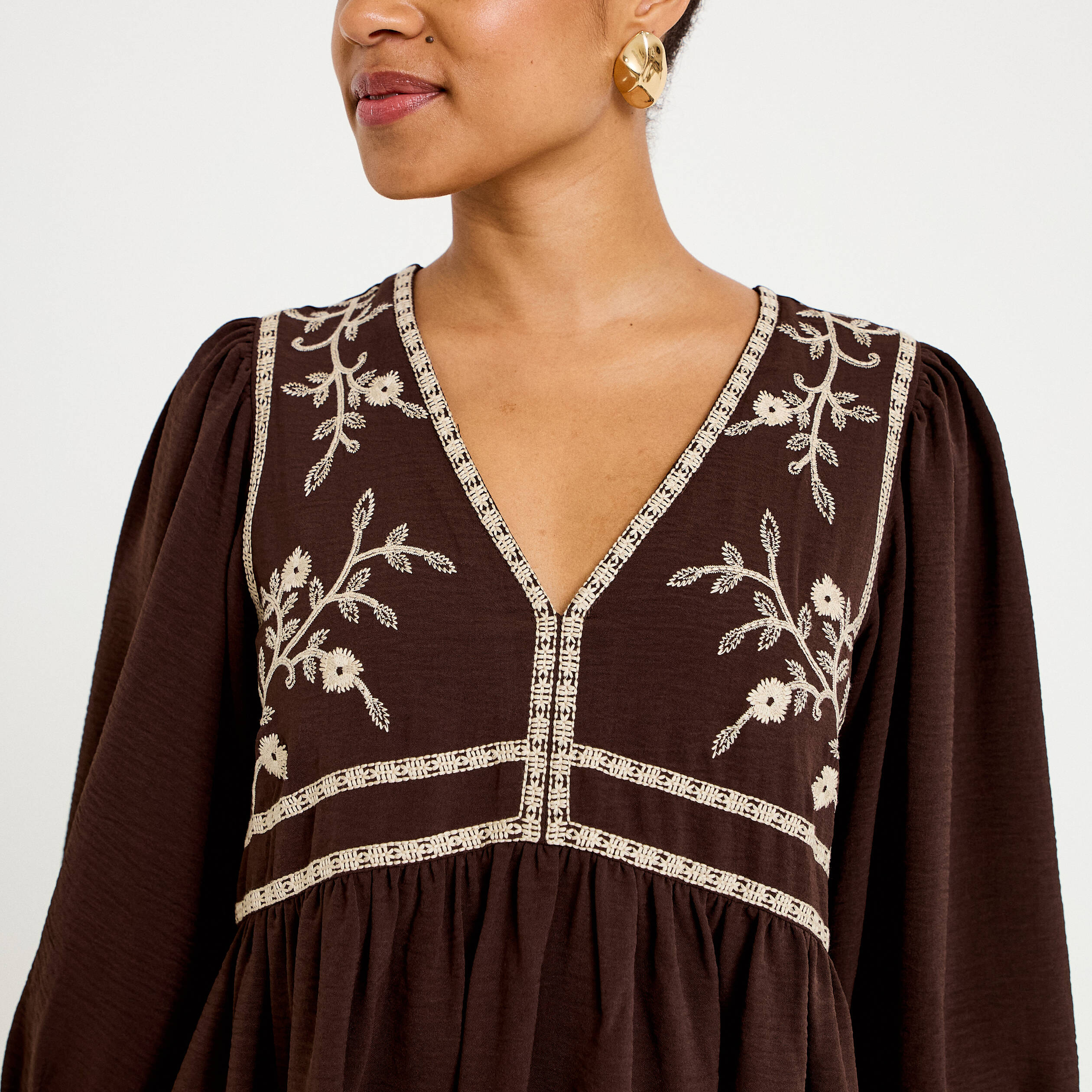 Robe droite courte col v manches 3/4 marron fonc&eacute; femme