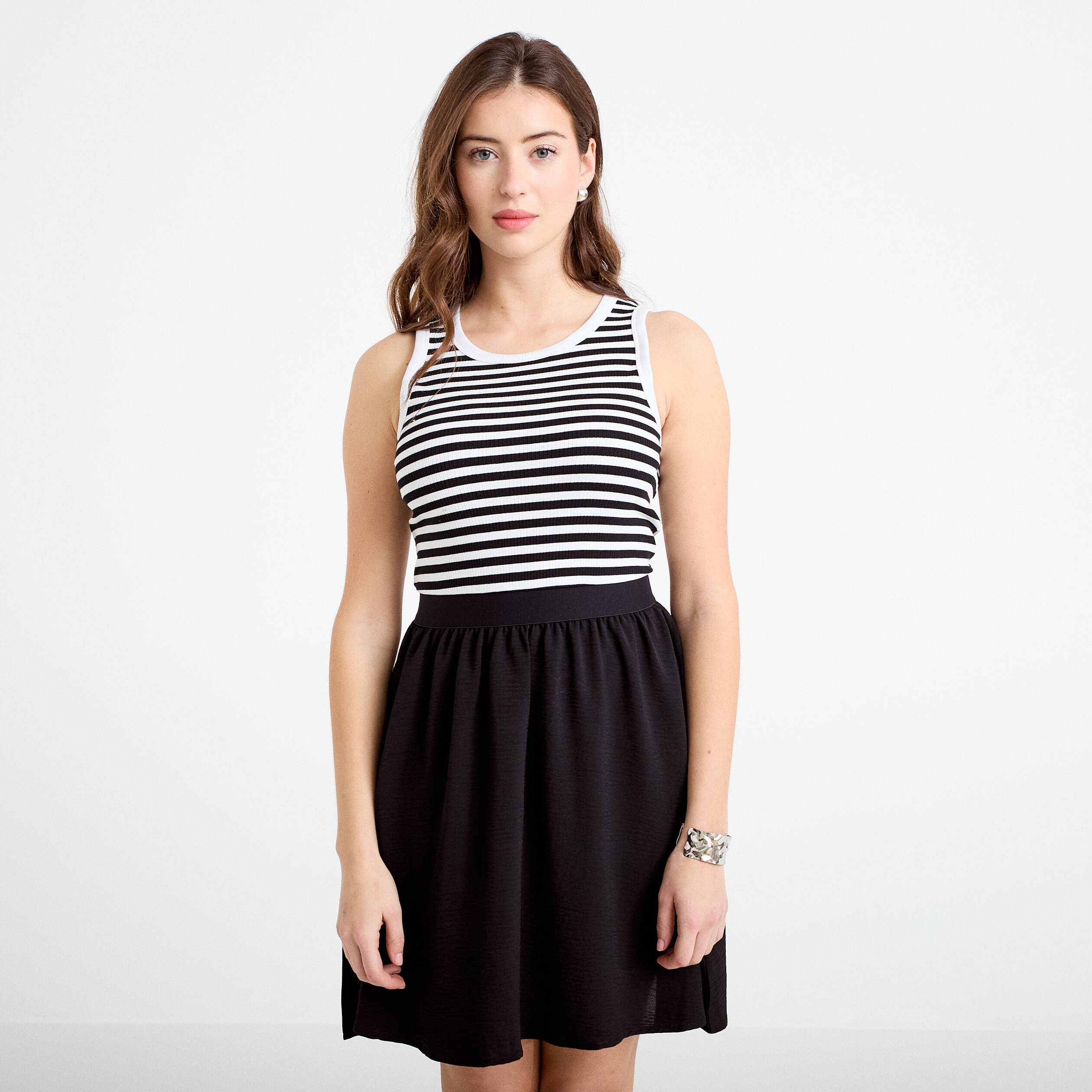 Robe courte &eacute;vas&eacute;e sans manches col rond bleu marine femme