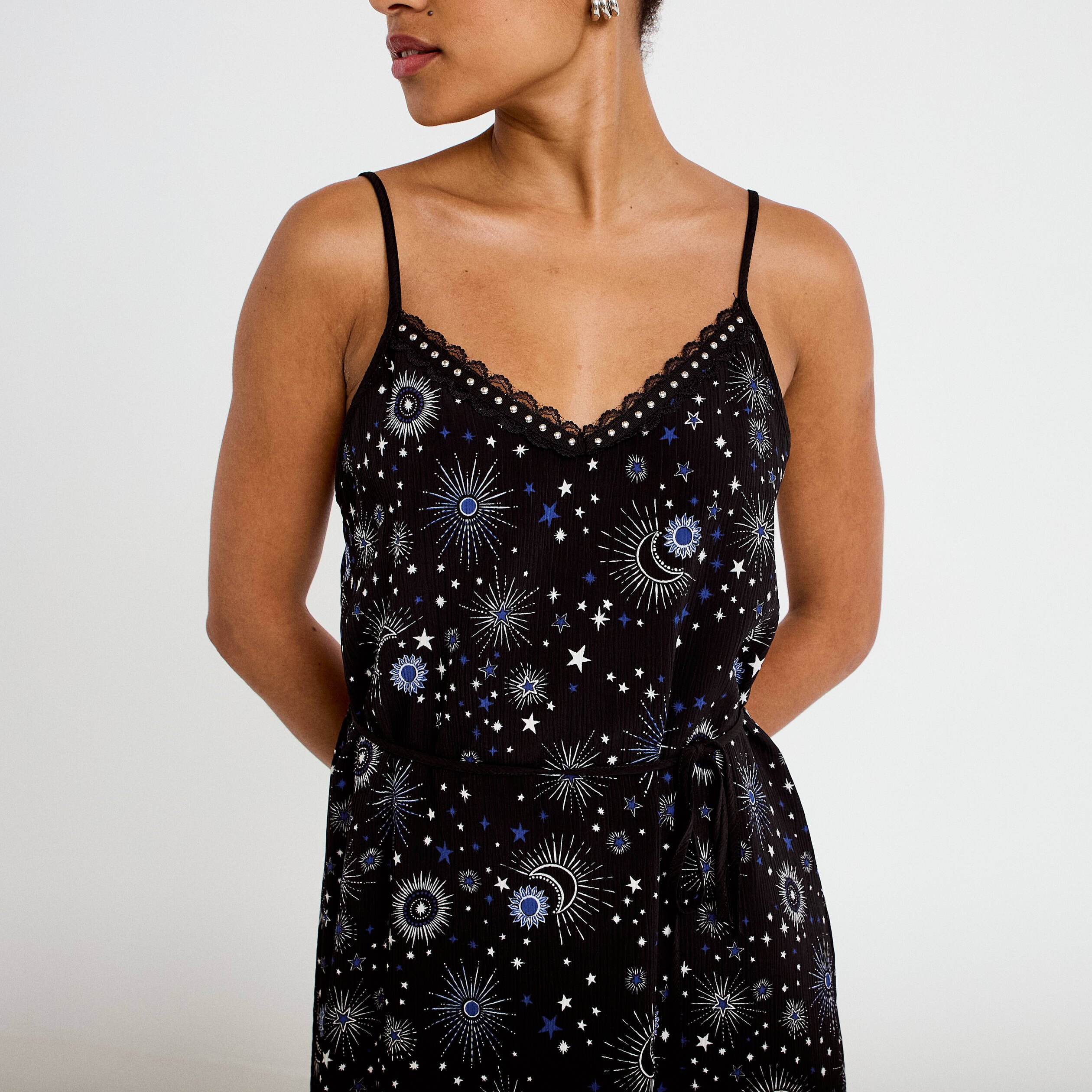 Robe longue &eacute;vas&eacute;e col v dentelle noir femme